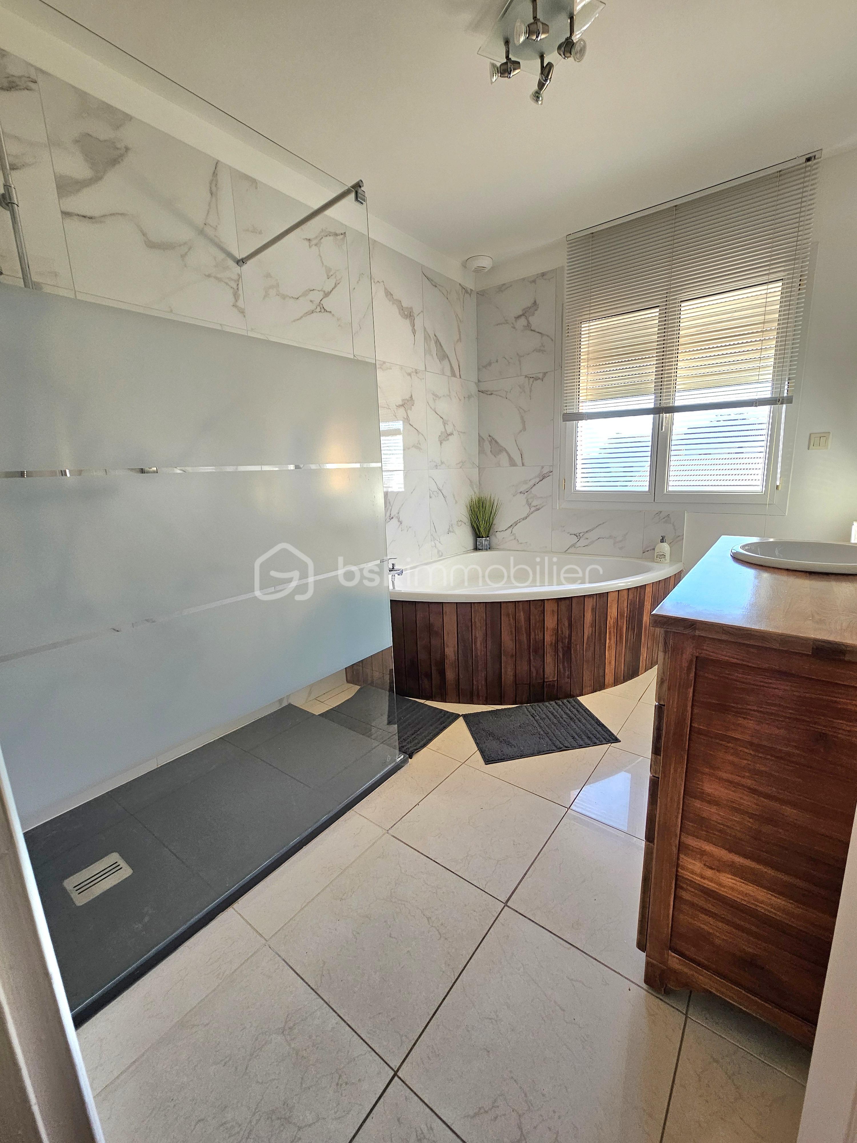 Maison de 230 m² - Photo 5.jpg