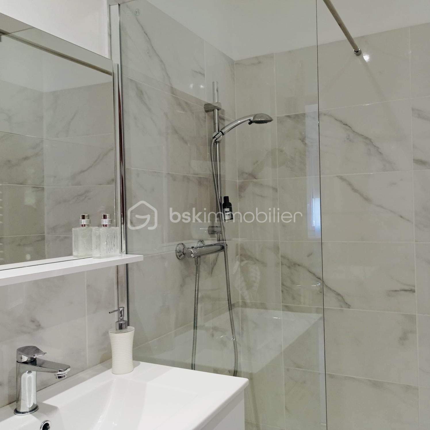 Maison de 230 m² - b4430295-c71f-45d0-9609-8e4304ab85c9.jpeg