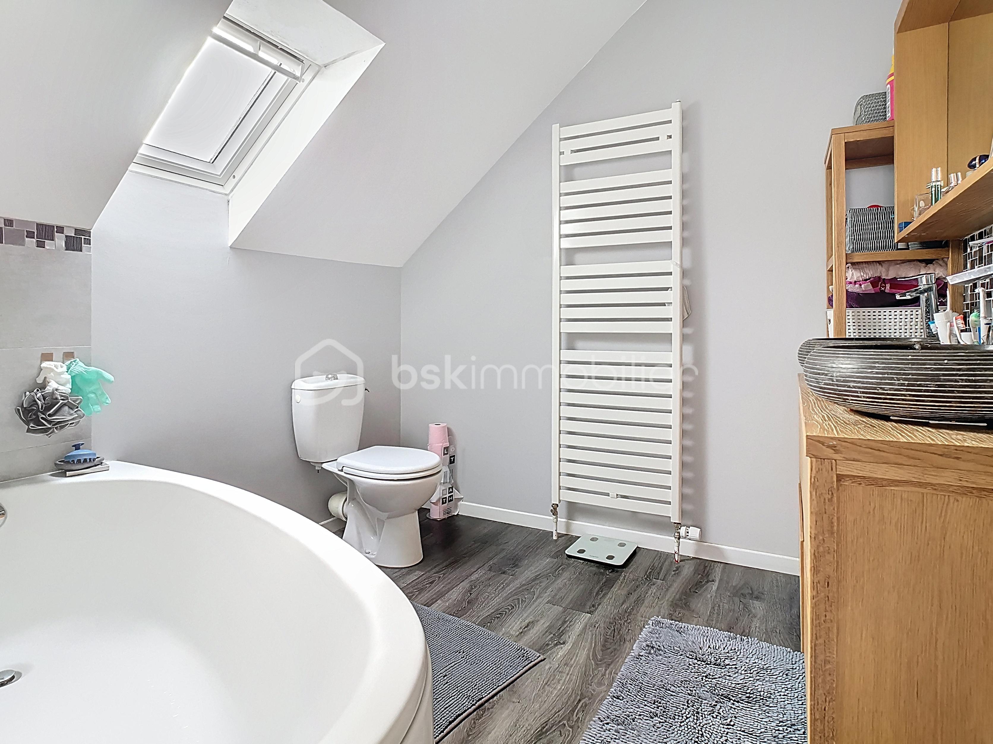 Maison de ville de 100 m² - SALLE DE BAINS 1.jpg