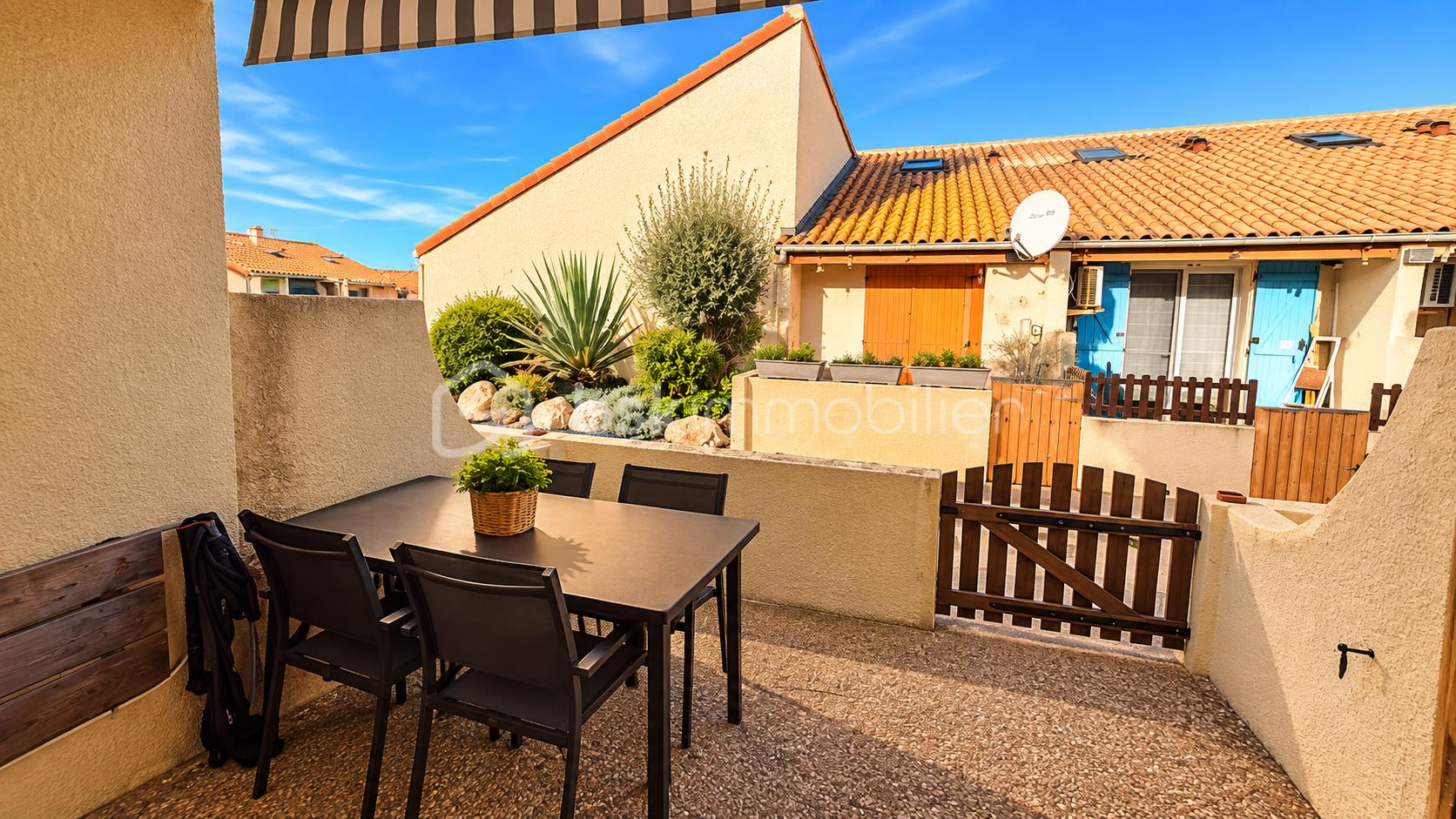 Terrasse méditerranéenne ensoleillée.png