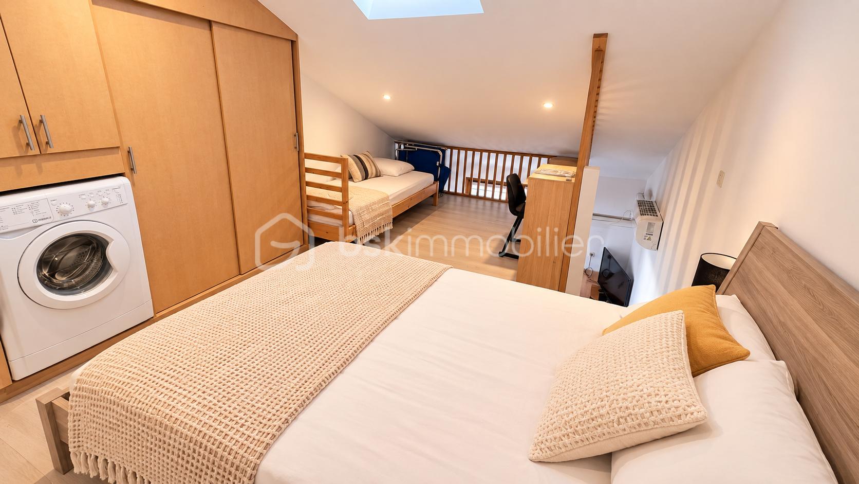 Chambre mezzanine scandinave chaleureuse.png