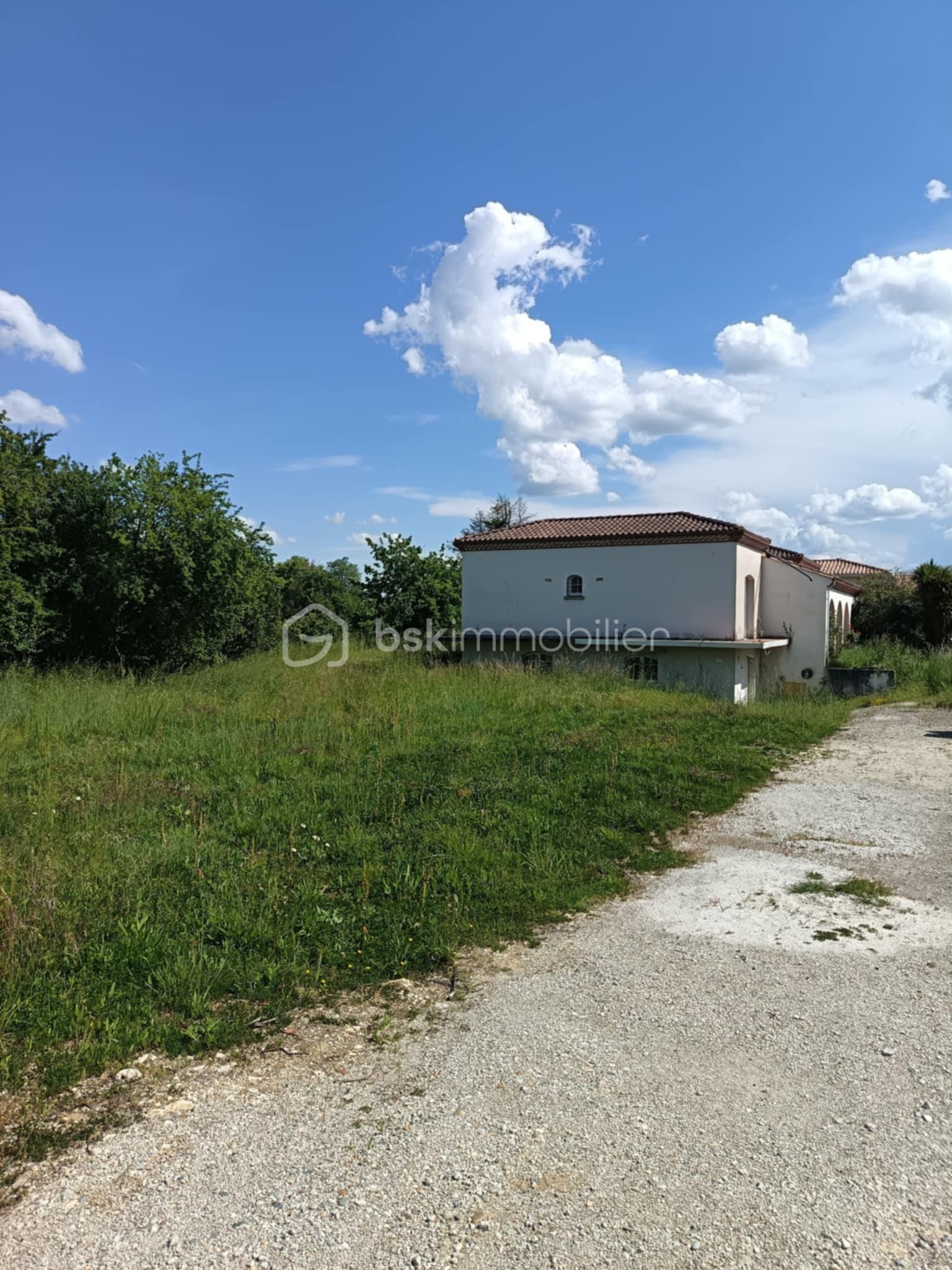 Maison de 178 m² - PHOTO EXTERIEUR TERRAIN TOTAL + MAISON.jpg