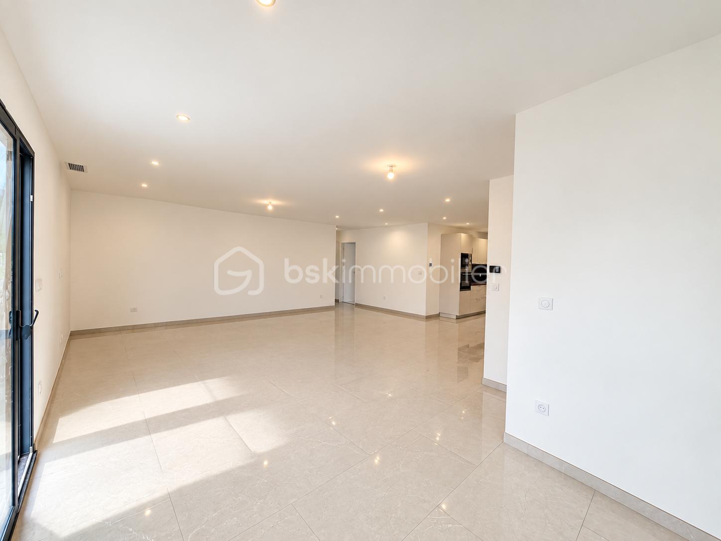 Intérieur moderne lumineux et épuré.png