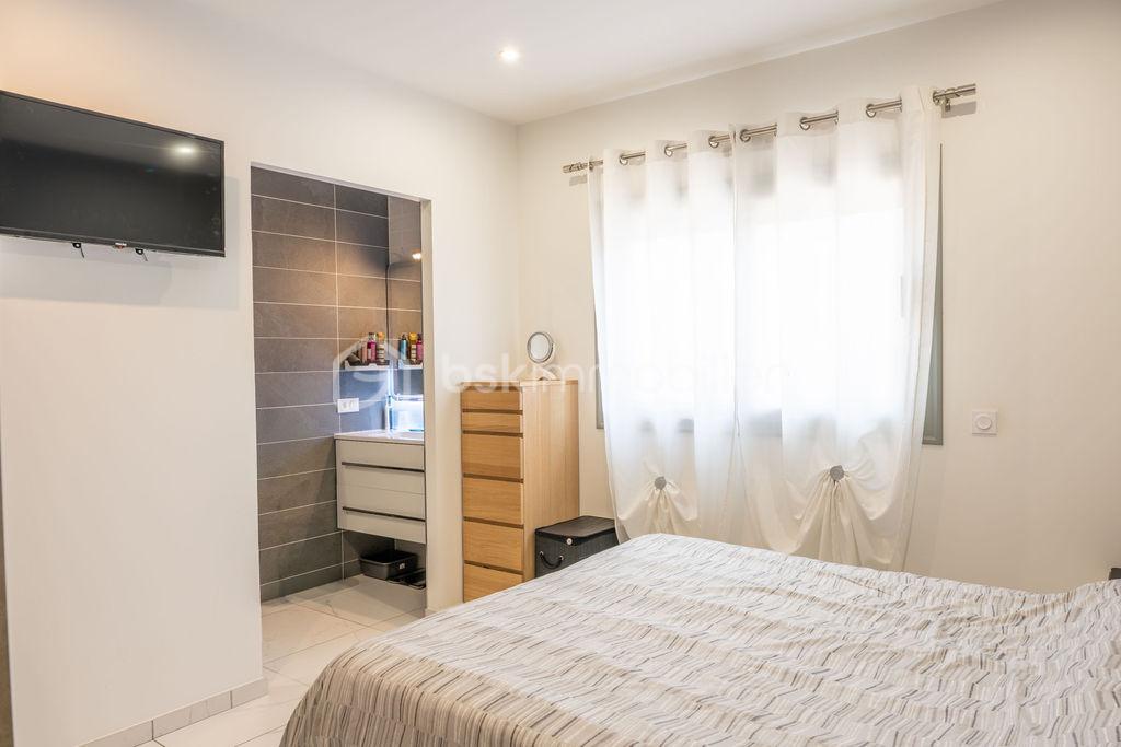 Maison Beaucroissant la Croix de la Main Chambre 1 +SDE.jpg