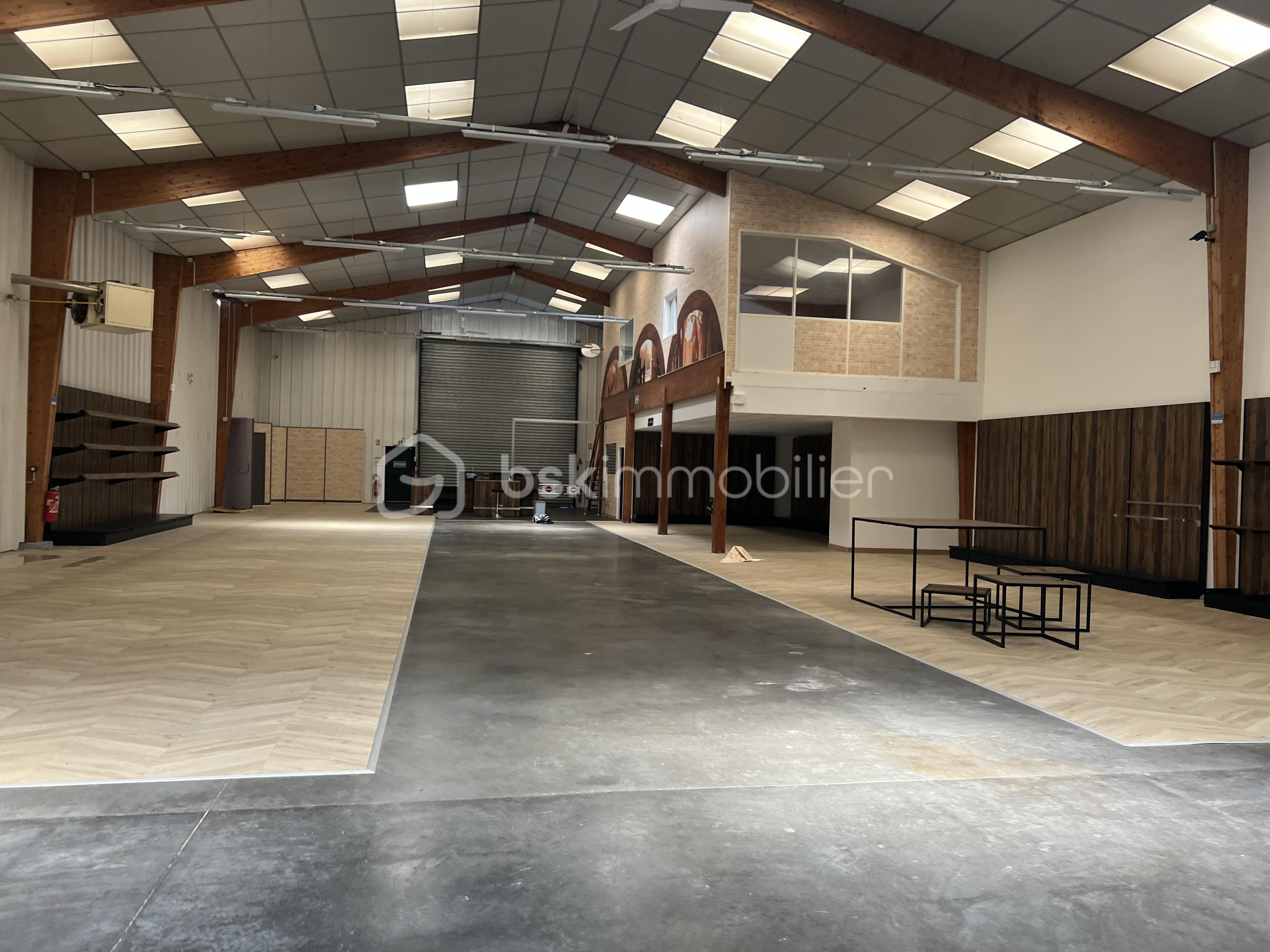 Local d activites de 554 m² - IMG_2154.JPG
