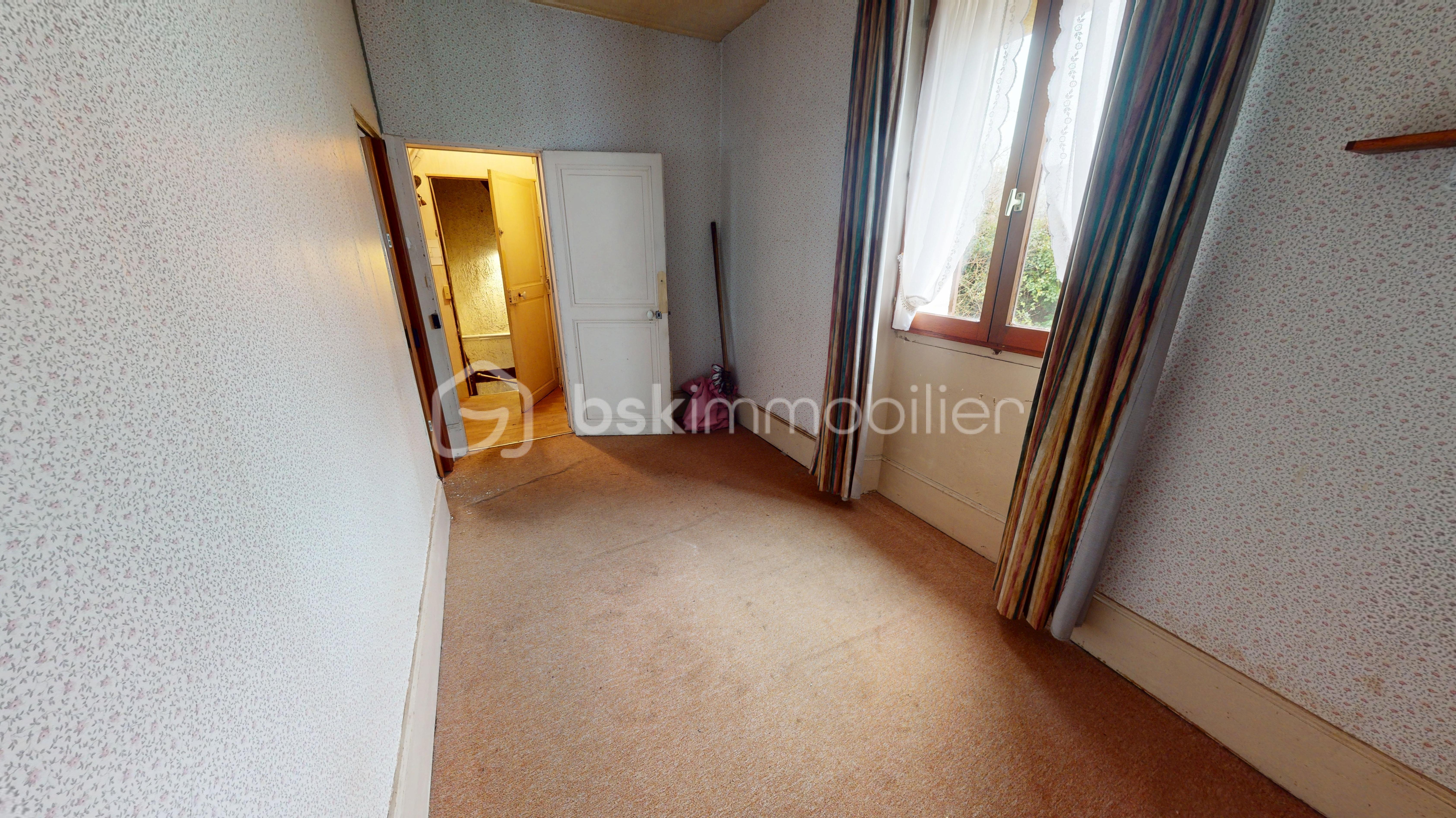 Maison de 200 m² - Immeuble-200m-Ladon-02152026_112058.jpg