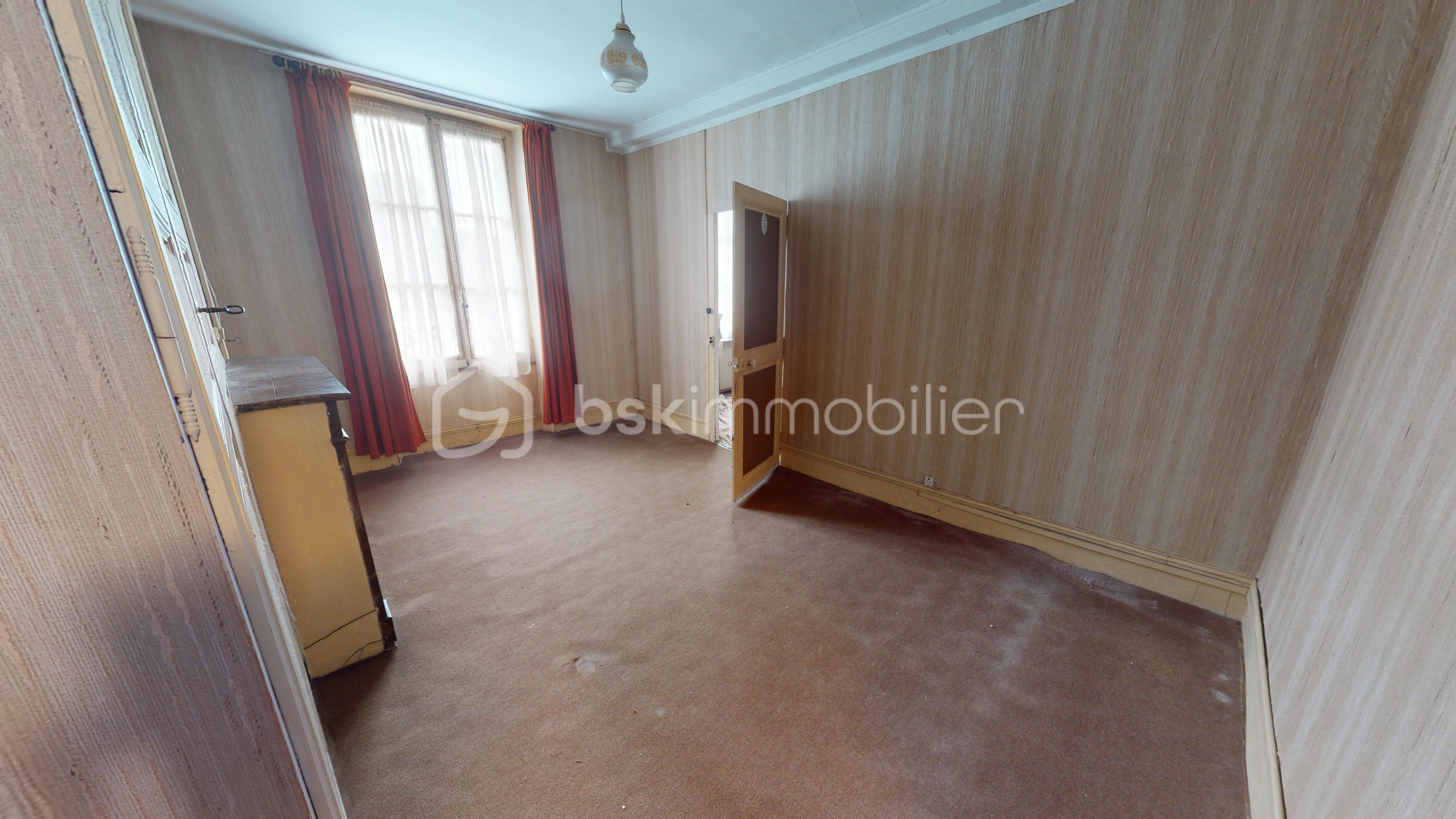 Maison de 200 m² - Immeuble-200m-Ladon-02152026_112223.jpg