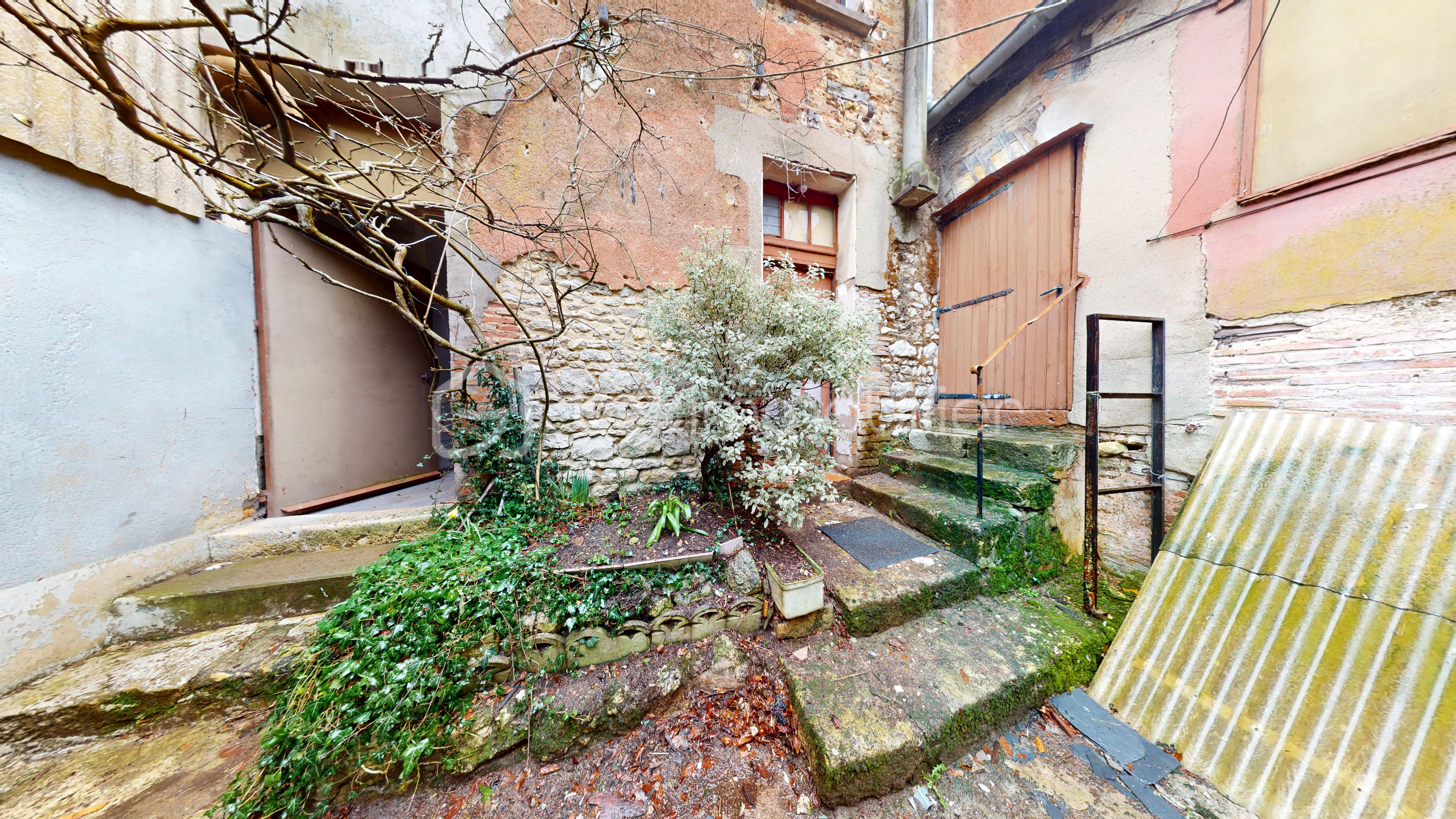 Maison de 200 m² - Immeuble-200m-Ladon-02152026_112310.jpg