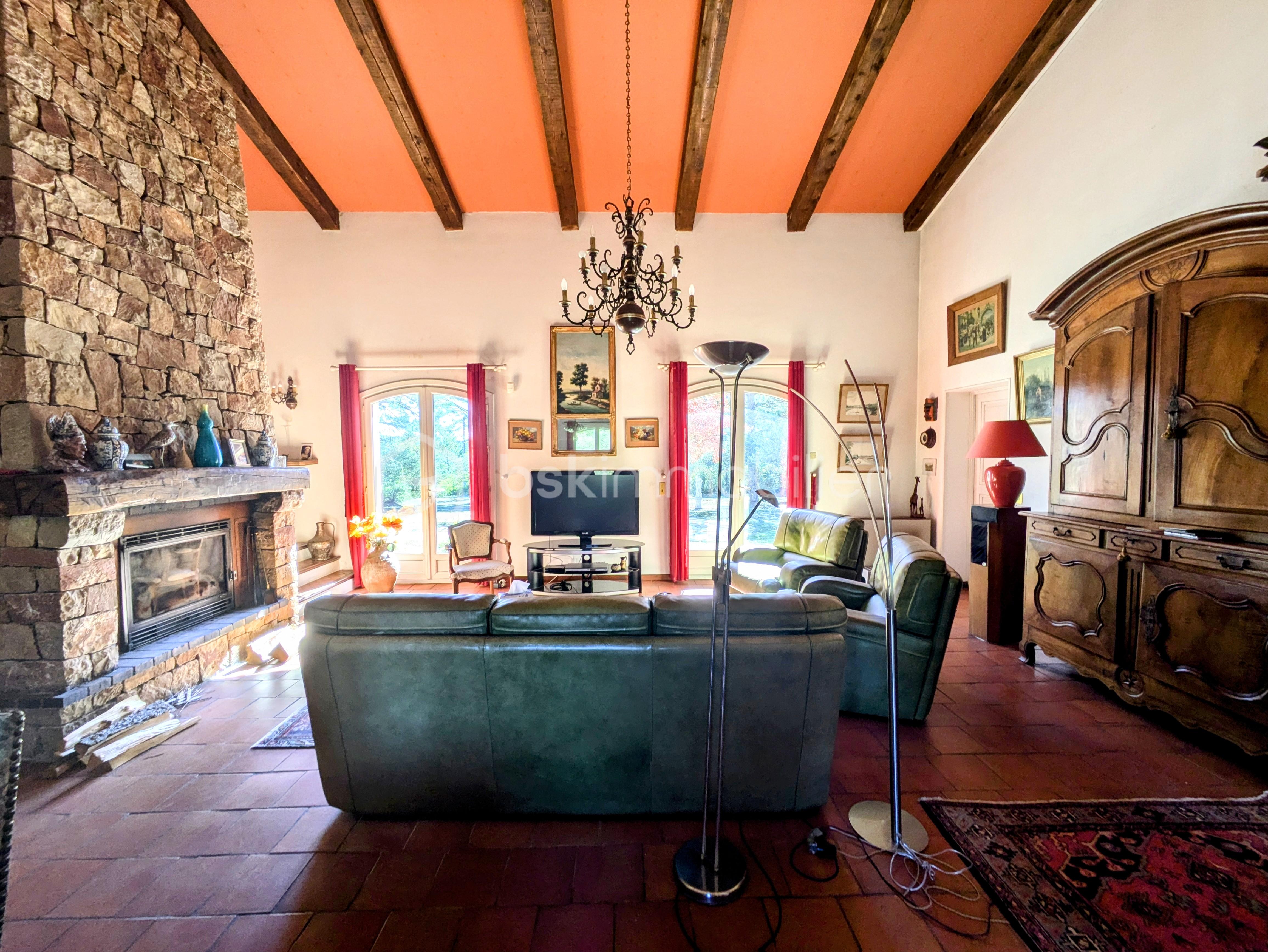 Maison d architecte de 208 m² - PXL_20241010_102635012.RAW-01.COVER~2.jpg