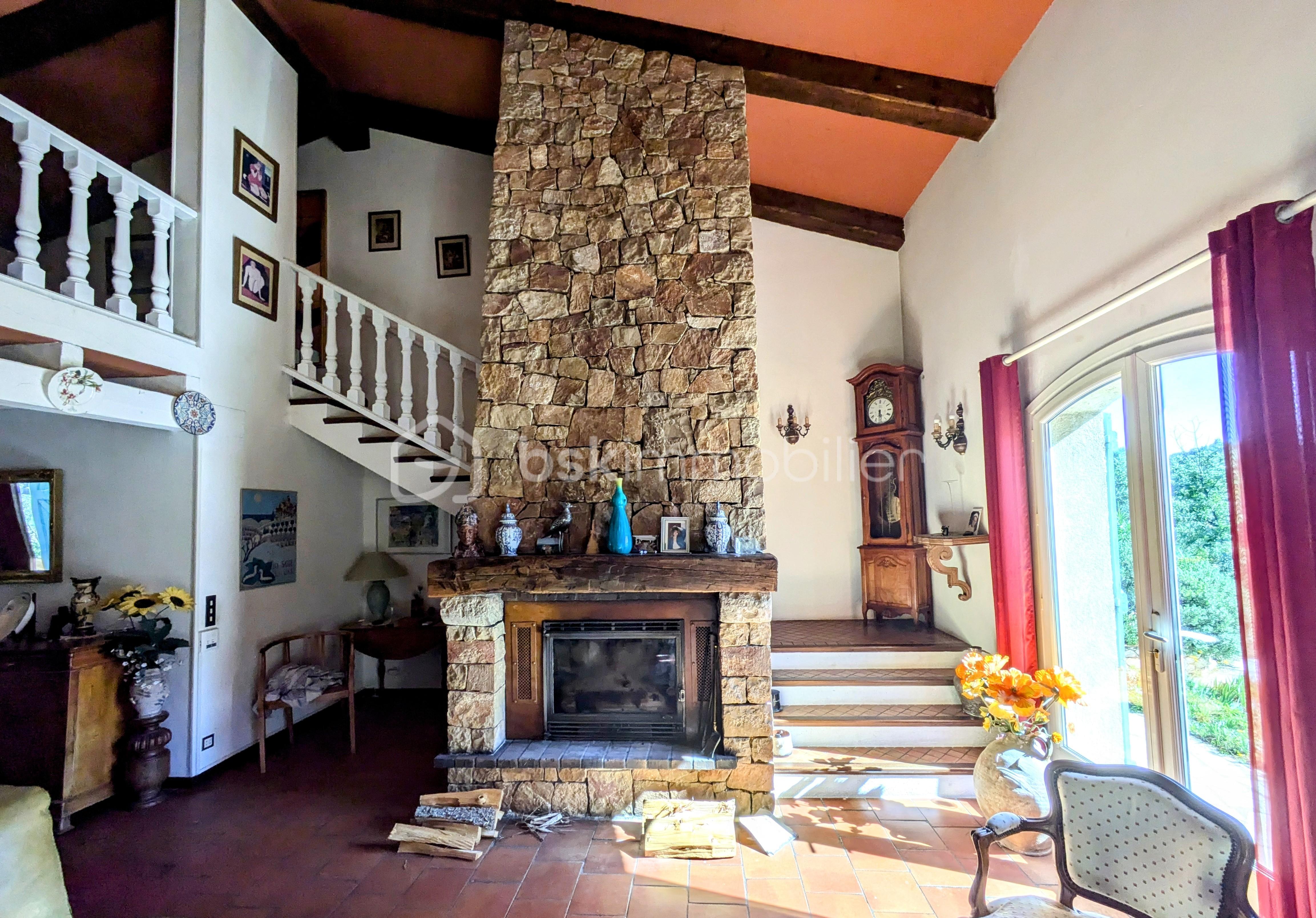 Maison d architecte de 208 m² - PXL_20241010_103055610.RAW-01.COVER~3.jpg