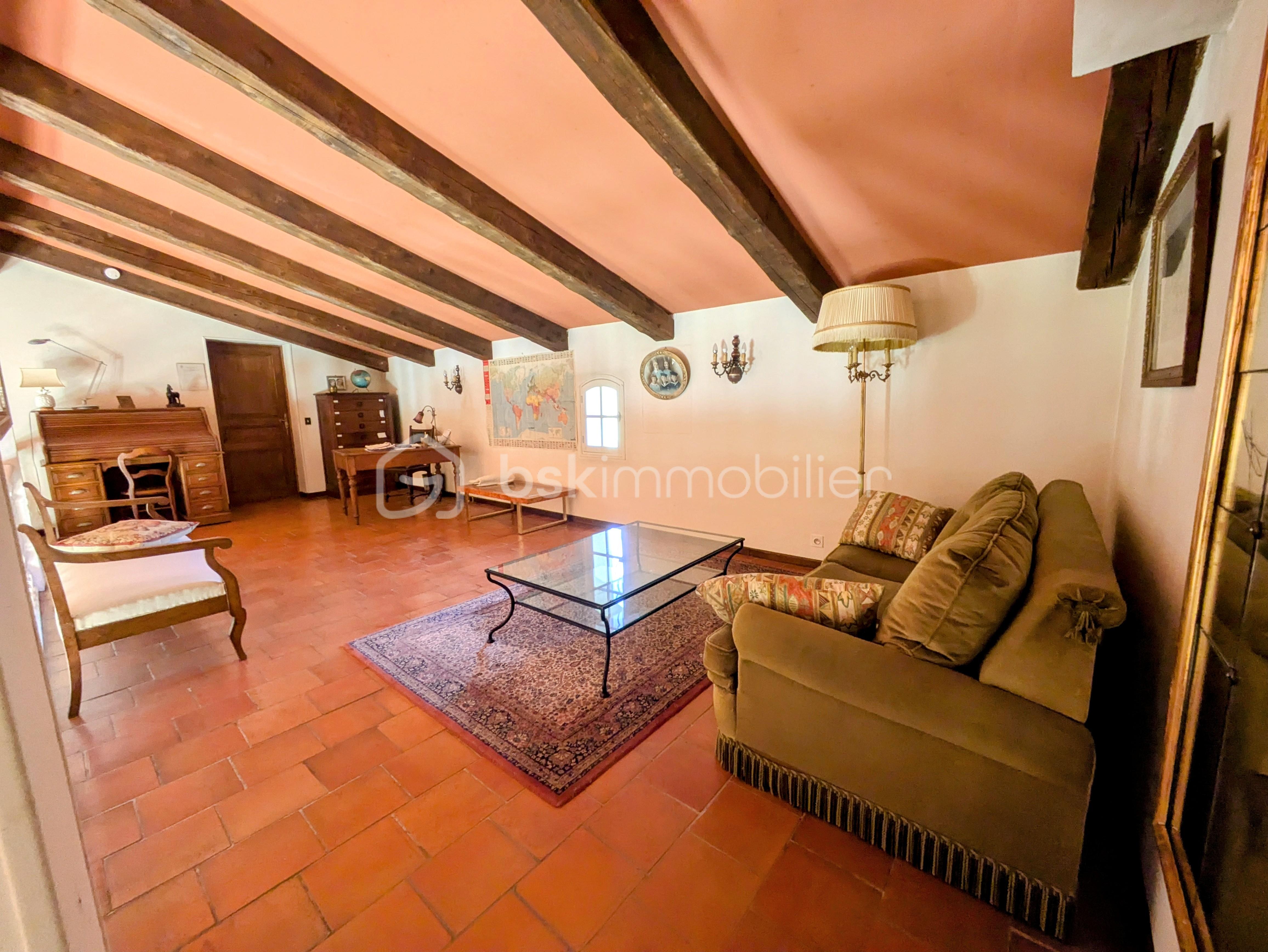 Maison d architecte de 208 m² - PXL_20241010_103244824.RAW-01.COVER~2.jpg