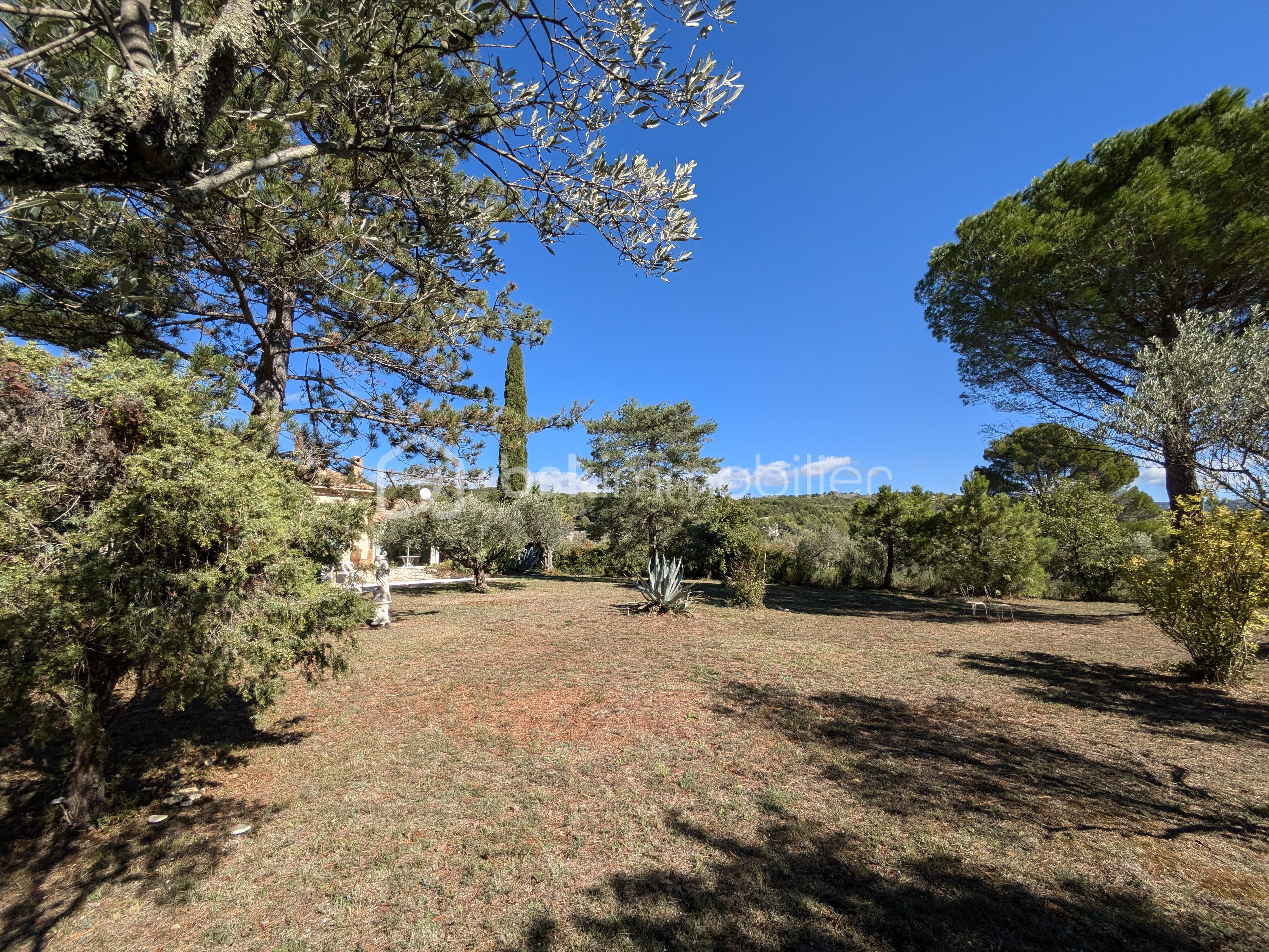 Maison d architecte de 208 m² - PXL_20241010_095835859.RAW-01.COVER.jpg