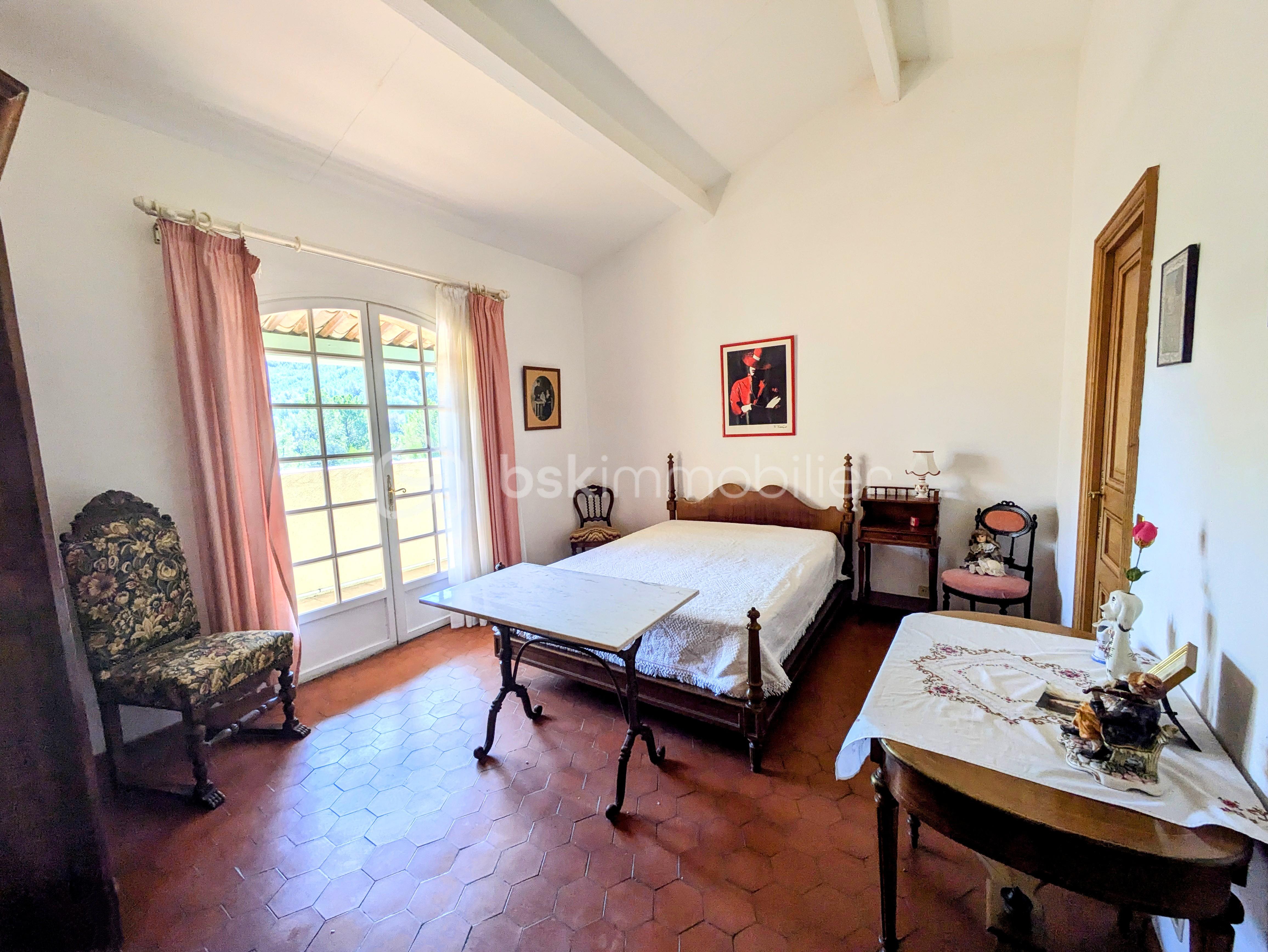 Maison d architecte de 208 m² - PXL_20241010_103623393.RAW-01.COVER~2.jpg