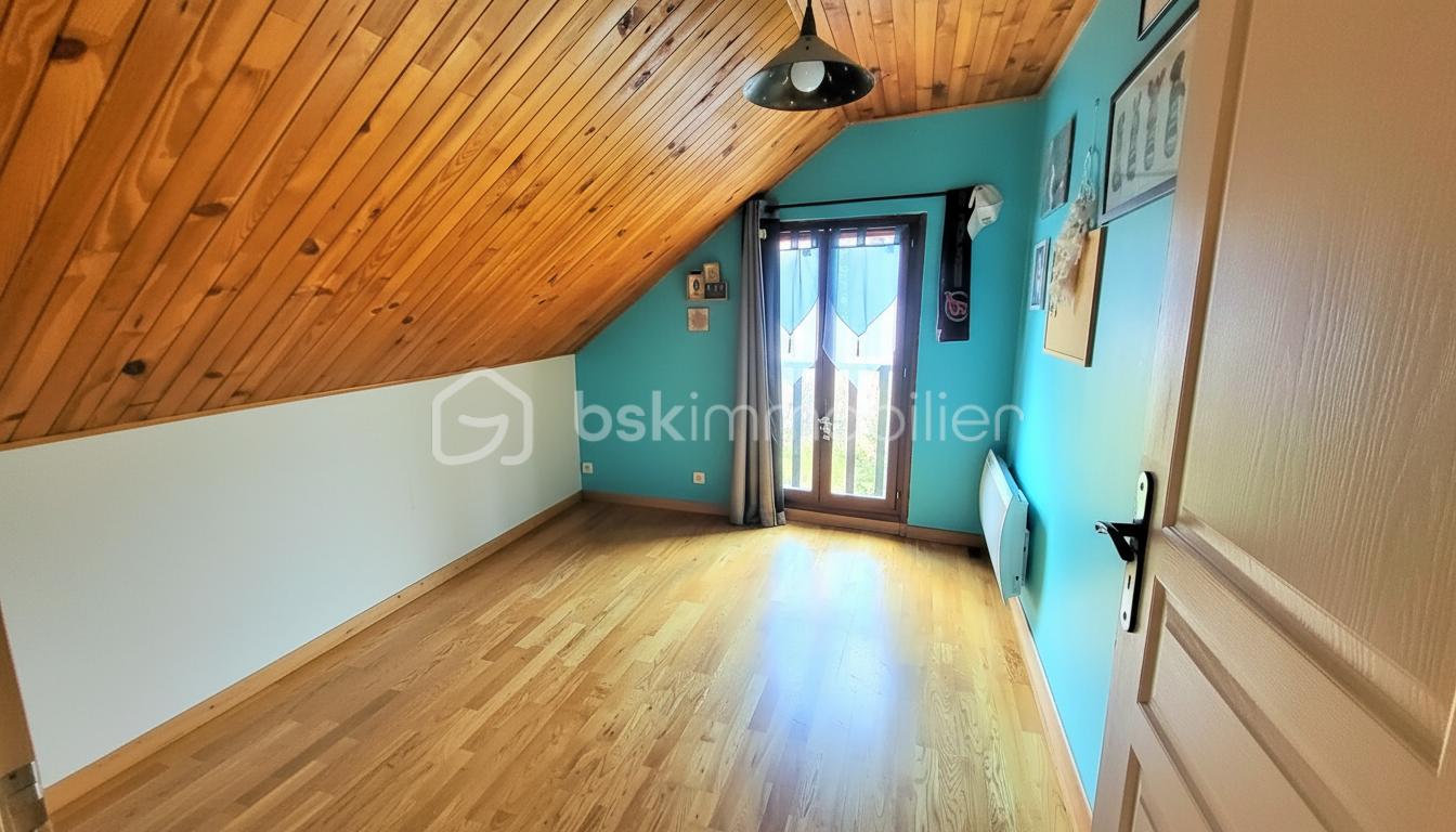 Maison traditionnelle de 275 m² - Chambre vidée.jpg