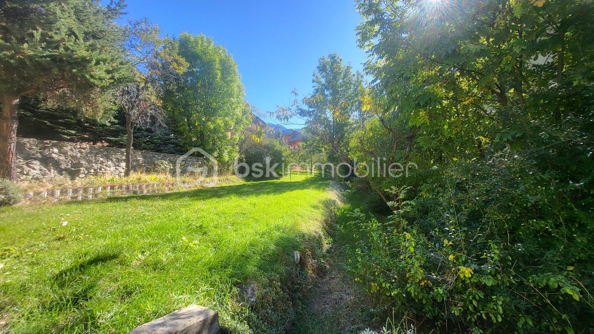 Maison traditionnelle de 275 m² - JARDIN.jpg