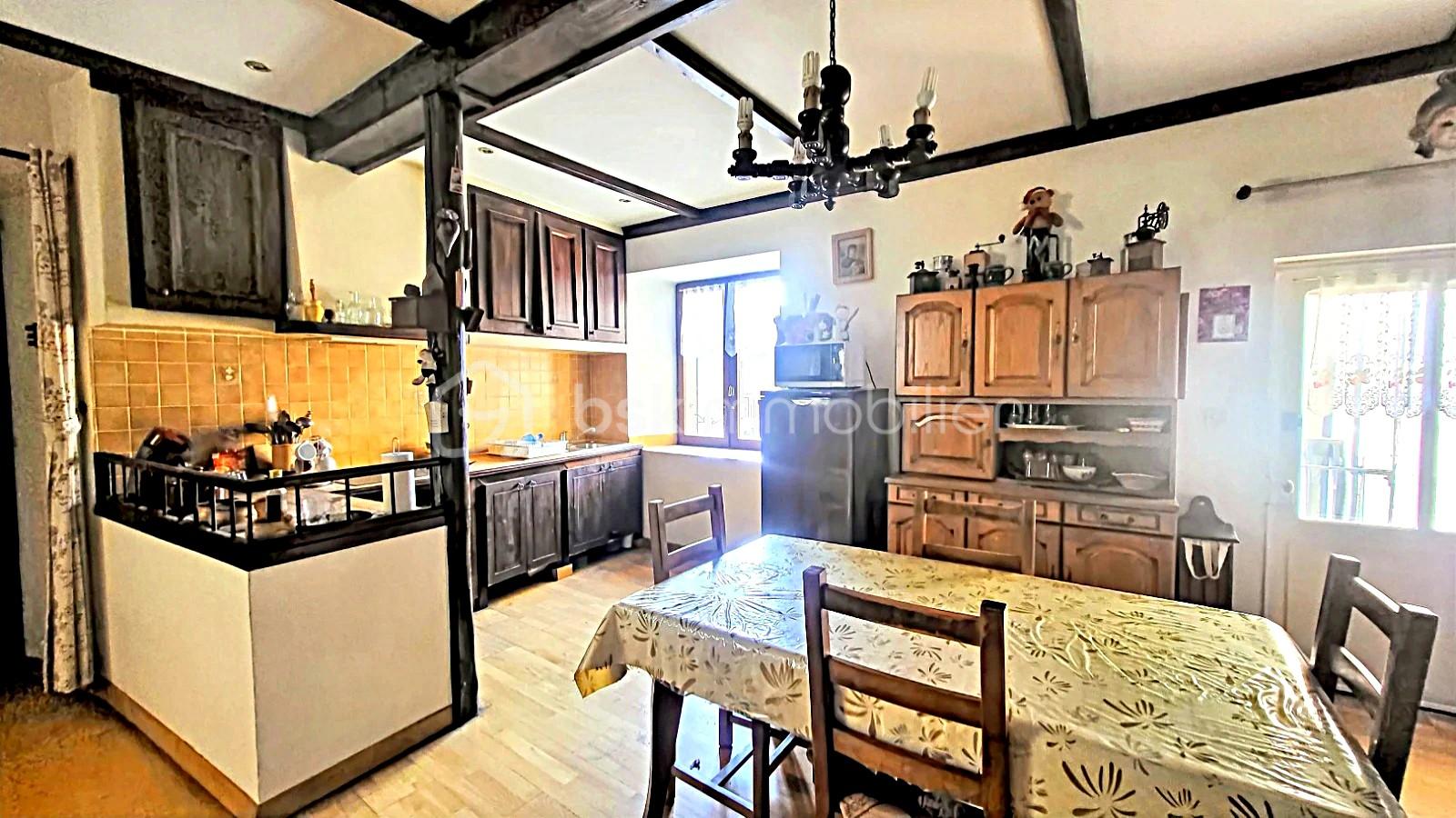 Maison traditionnelle de 275 m² - 28b46f9d-e599-41d6-a209-32fc53bc616f.jpg