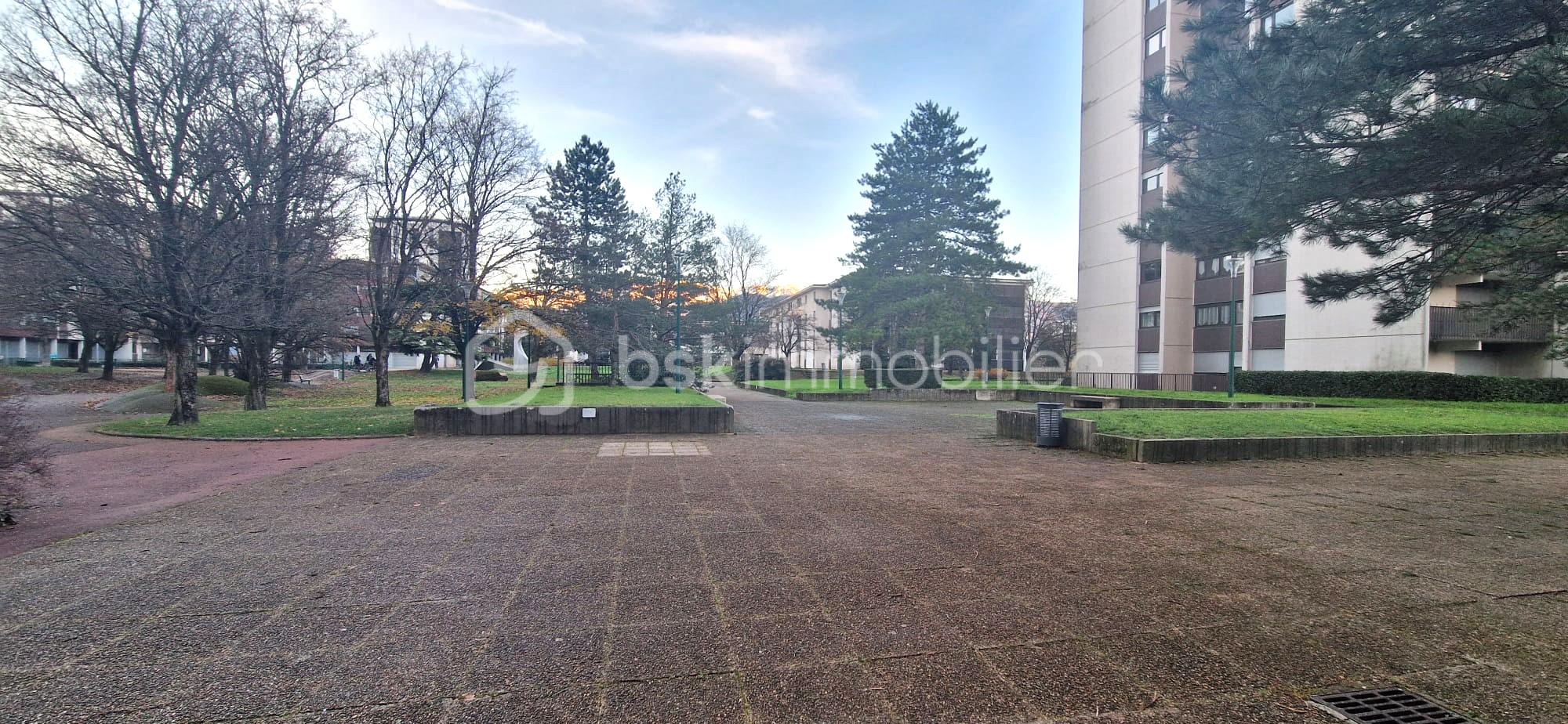 Appartement de 104,50 m² - pied immeuble.jpg