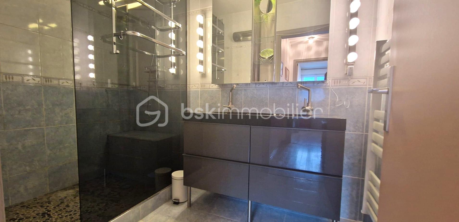 Appartement de 104,50 m² - salle d eau.jpg