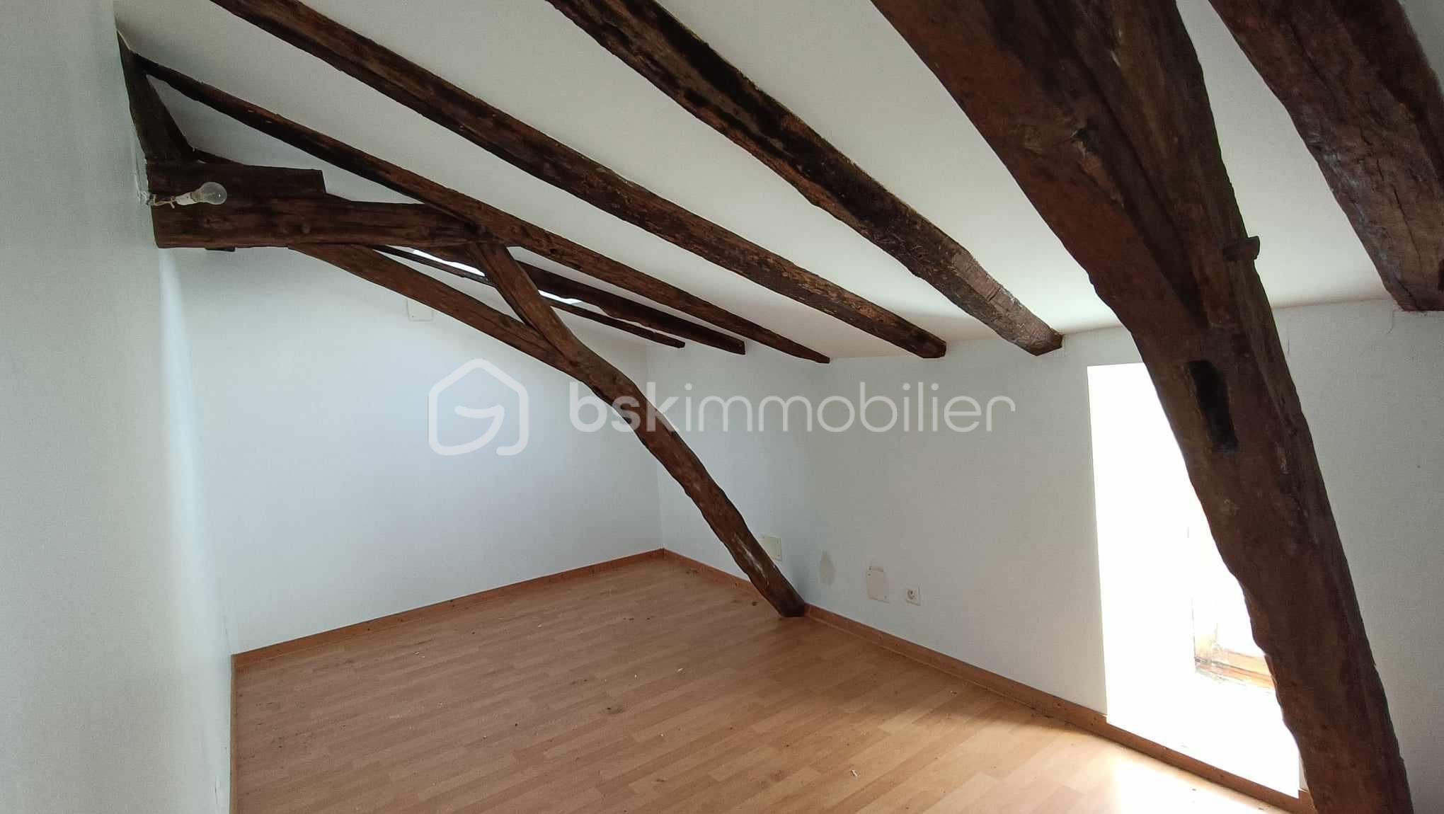Immeuble mixte de 248 m² - 367385530_716986419888497_2226132986316213450_n.jpg