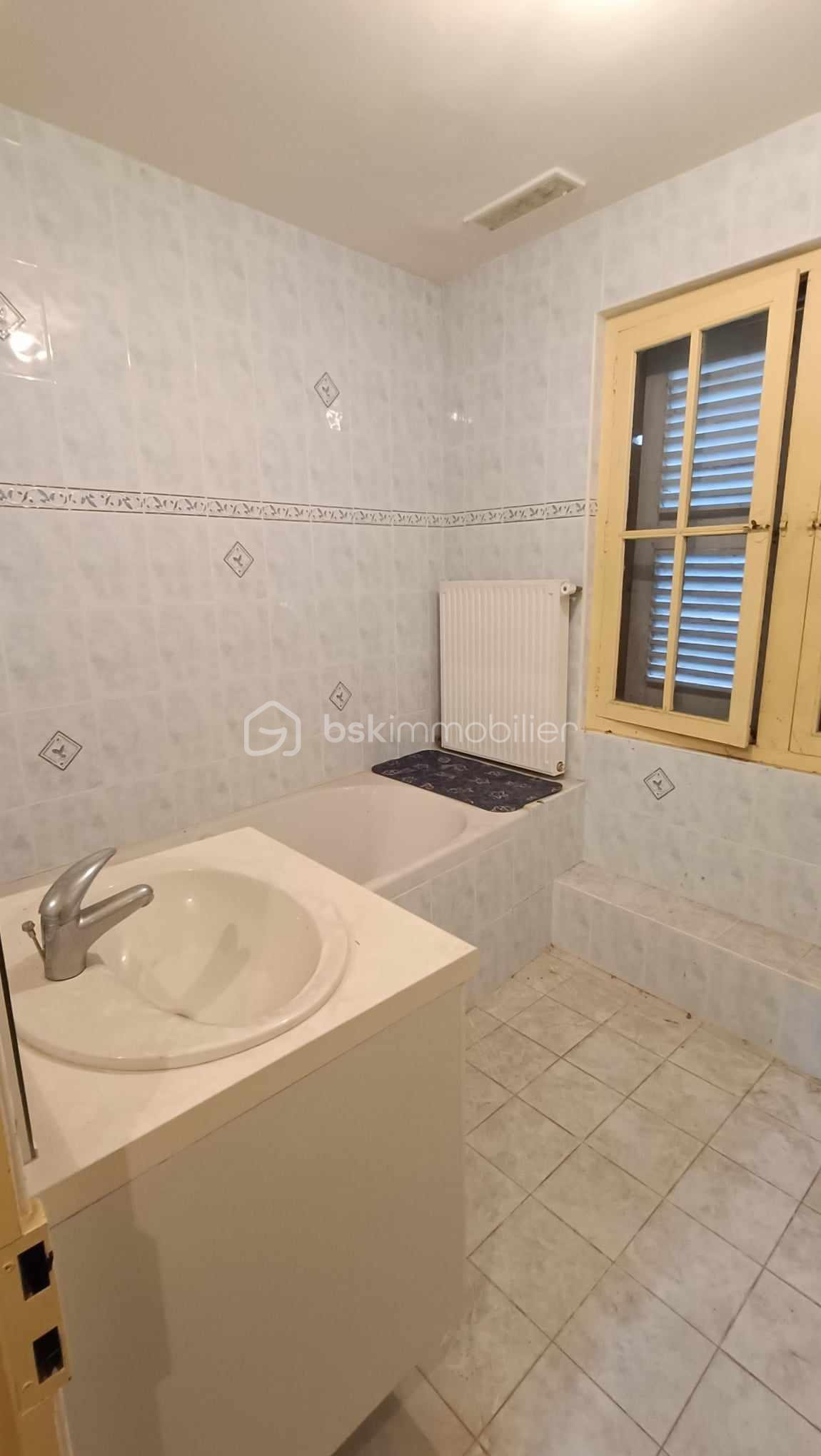 Immeuble mixte de 248 m² - 369568451_1003899274173196_6184952822978878830_n.jpg