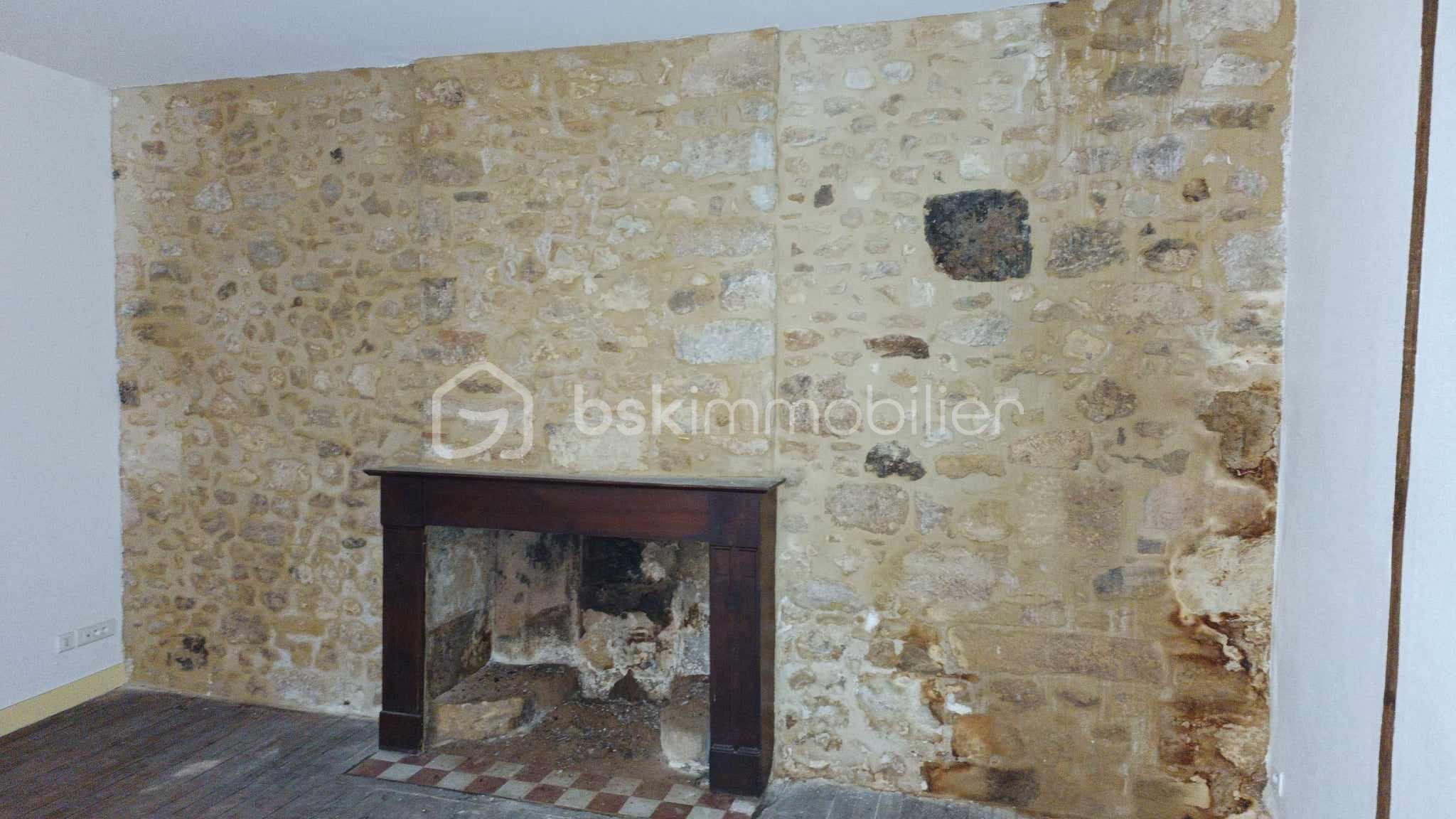 Immeuble mixte de 248 m² - 387499682_1013136773246292_6715603914542735509_n.jpg