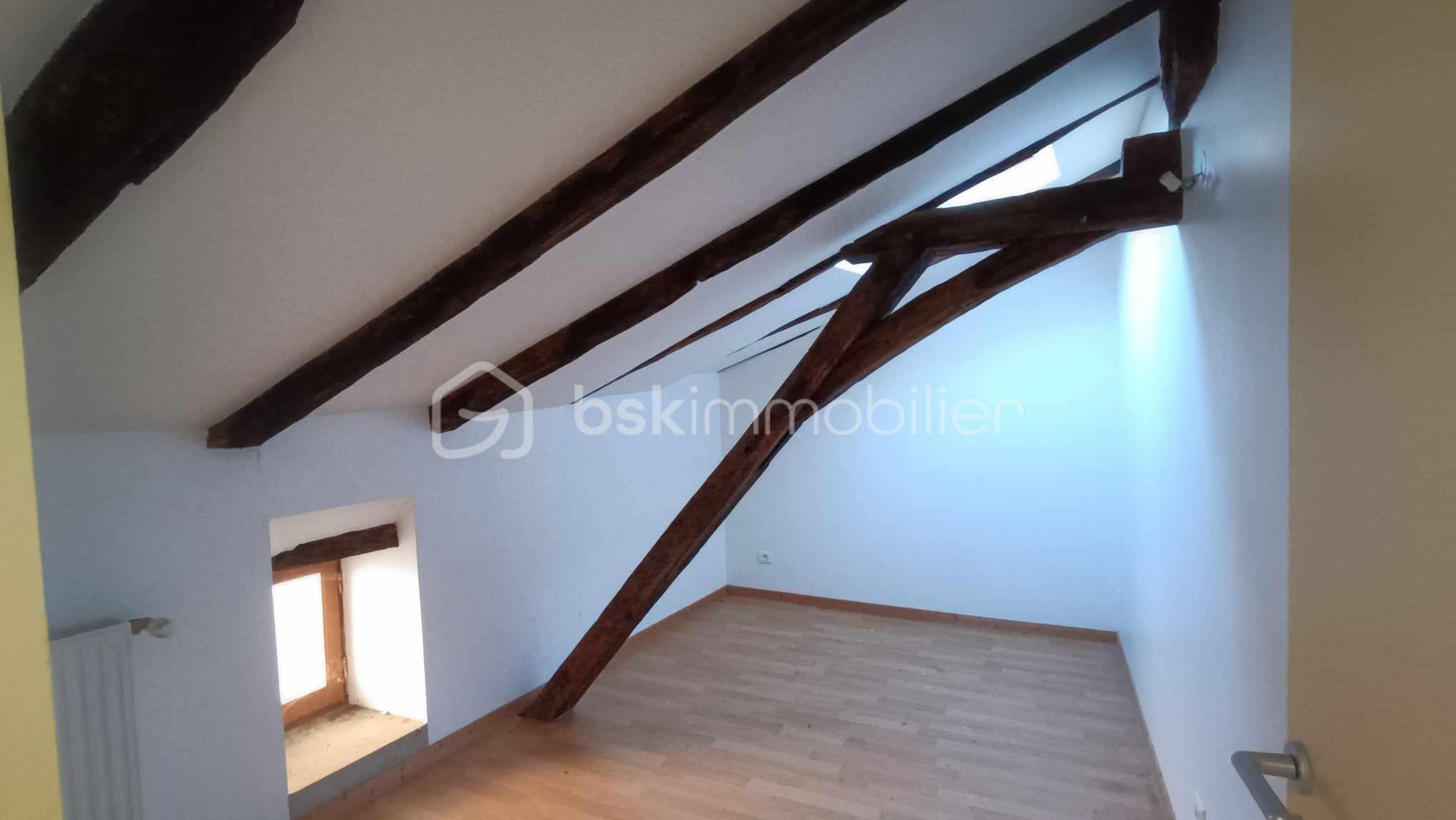 Immeuble mixte de 248 m² - 363646111_1054067742291660_9216464845963239800_n.jpg