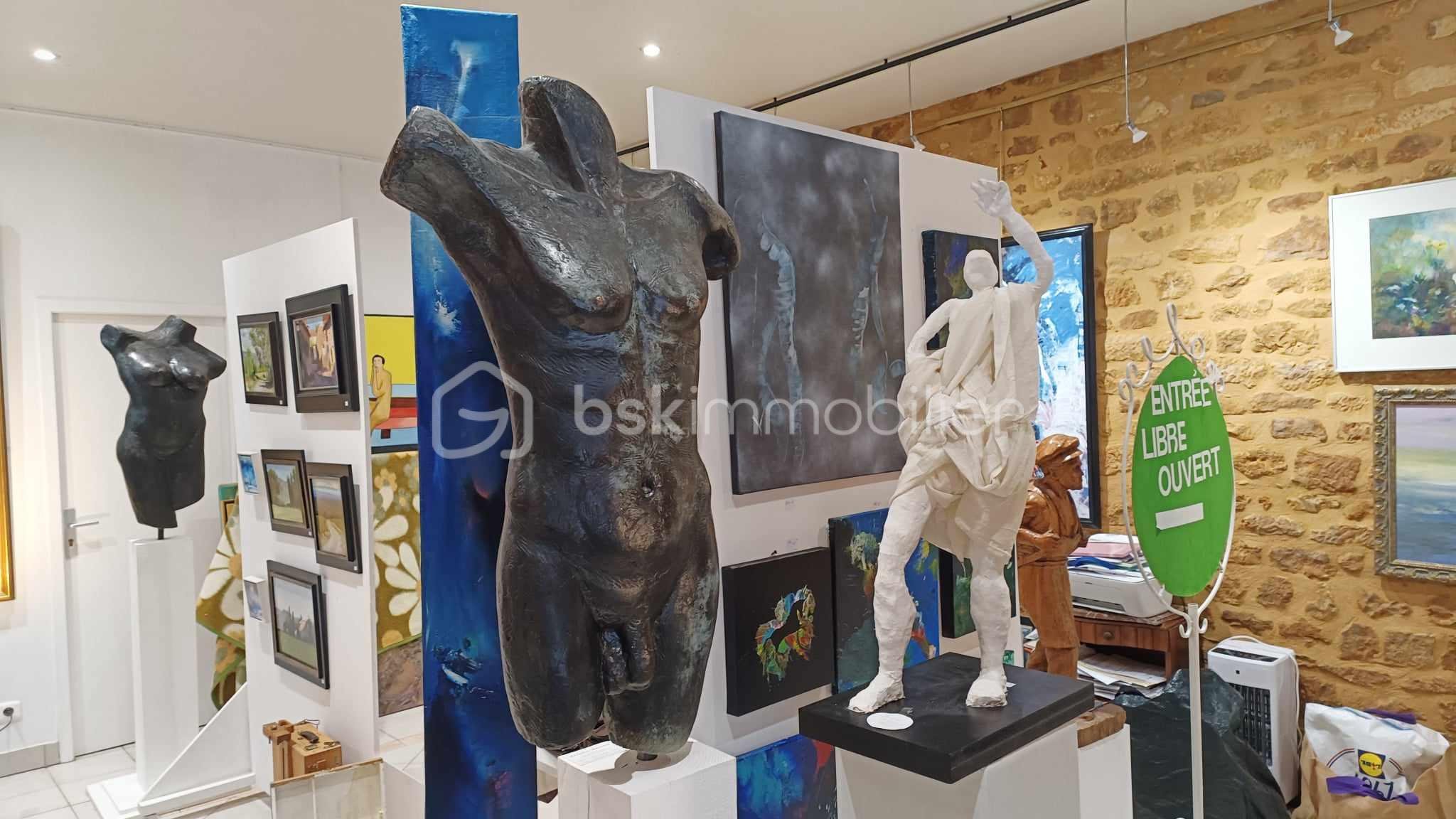 Immeuble mixte de 248 m² - 387481909_1251212368894655_841744890148501030_n.jpg