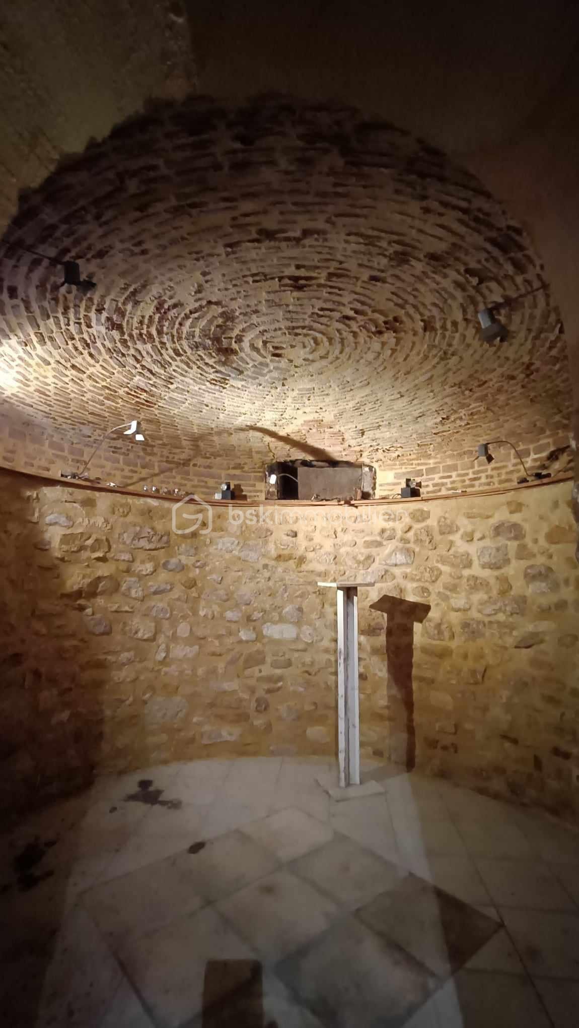 Immeuble mixte de 248 m² - 370236028_25330387946552111_5819514025220391620_n.jpg