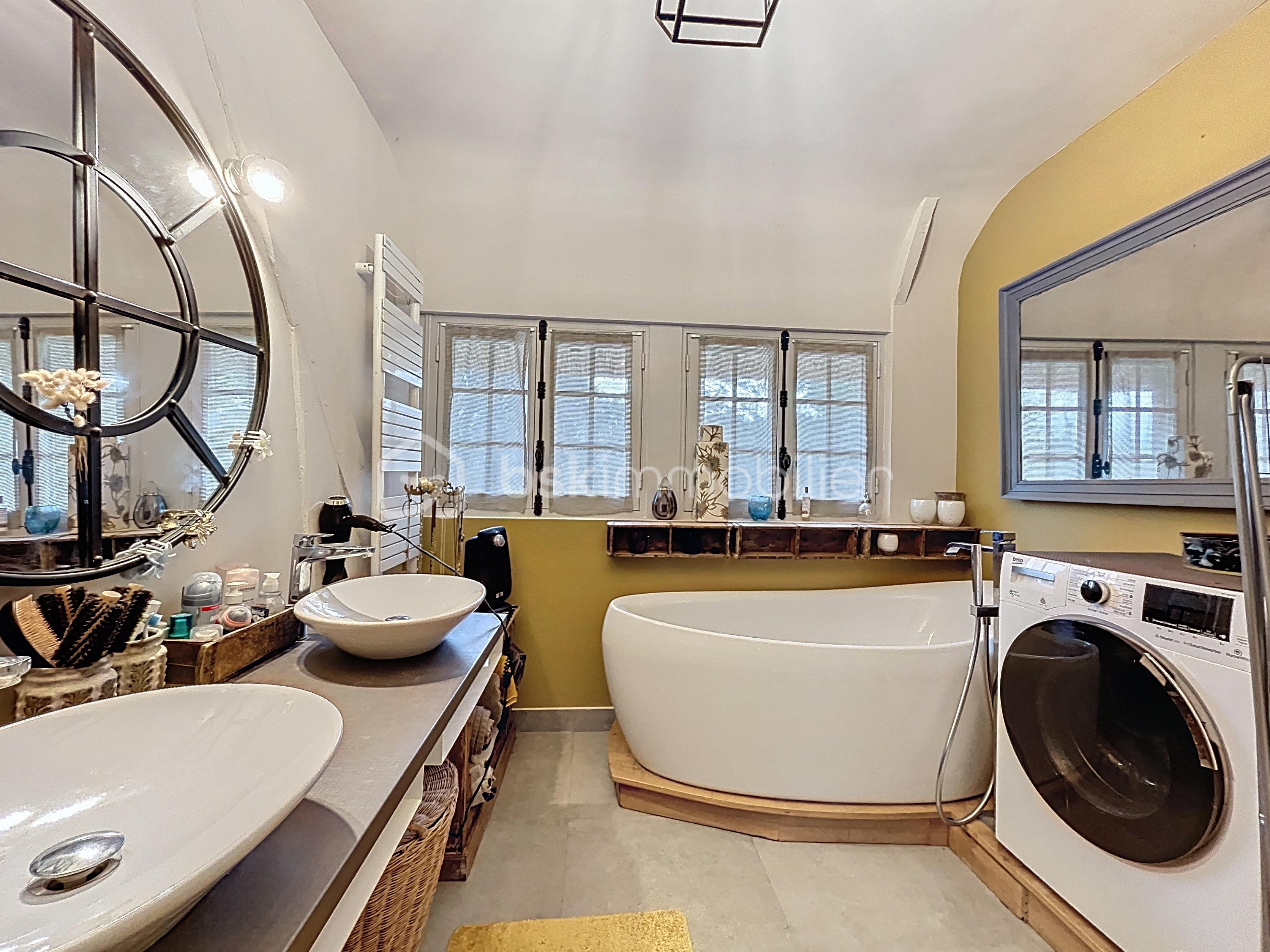 Maison traditionnelle de 210 m² - riviere-st-sauveur_00026.jpg