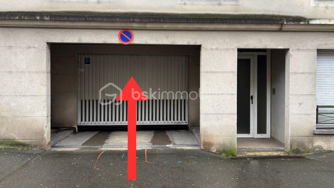 ENTREE PARKING.JPG