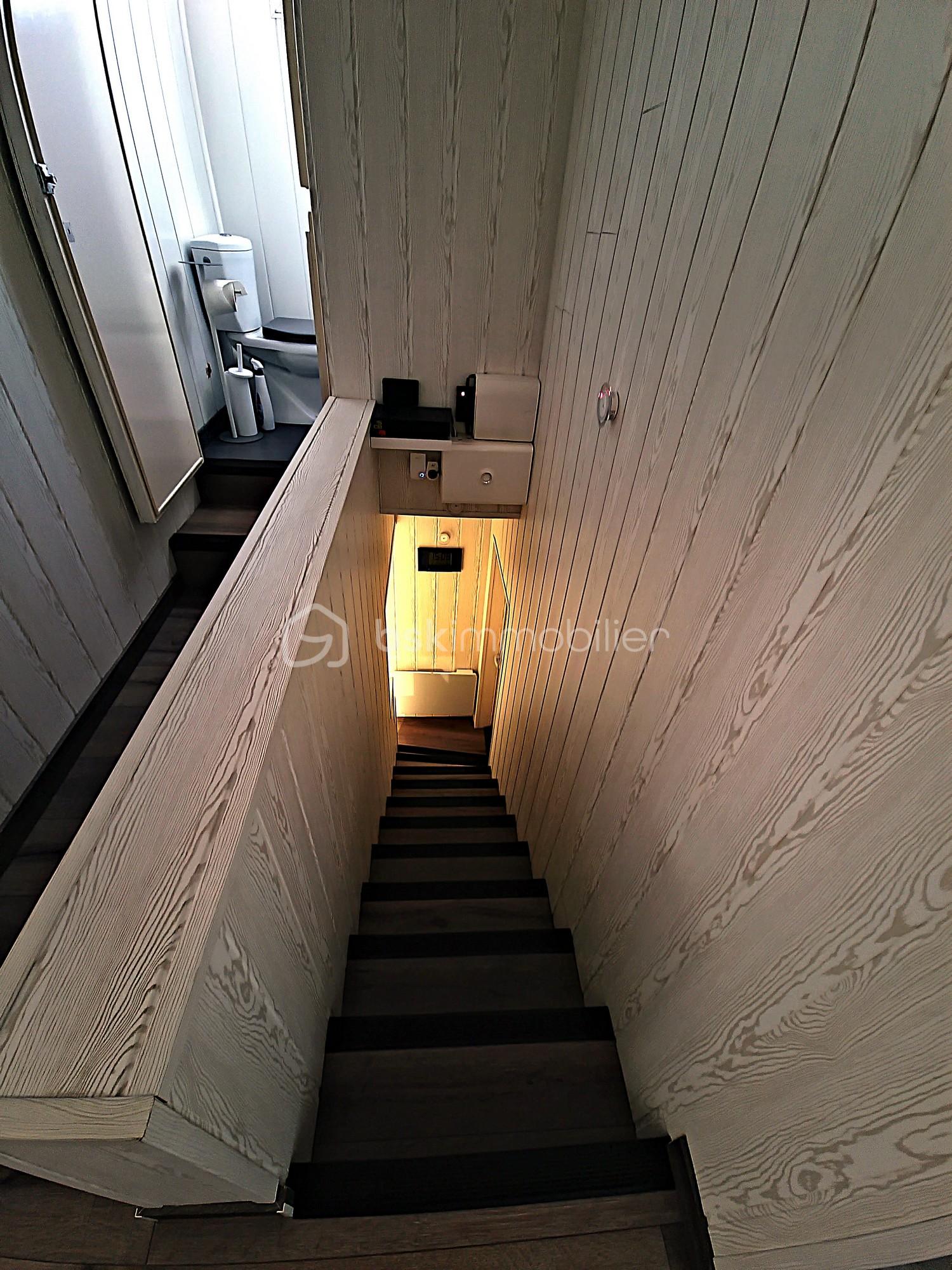 Maison de 107 m² - 10 ESCALIER PALIER.jpg