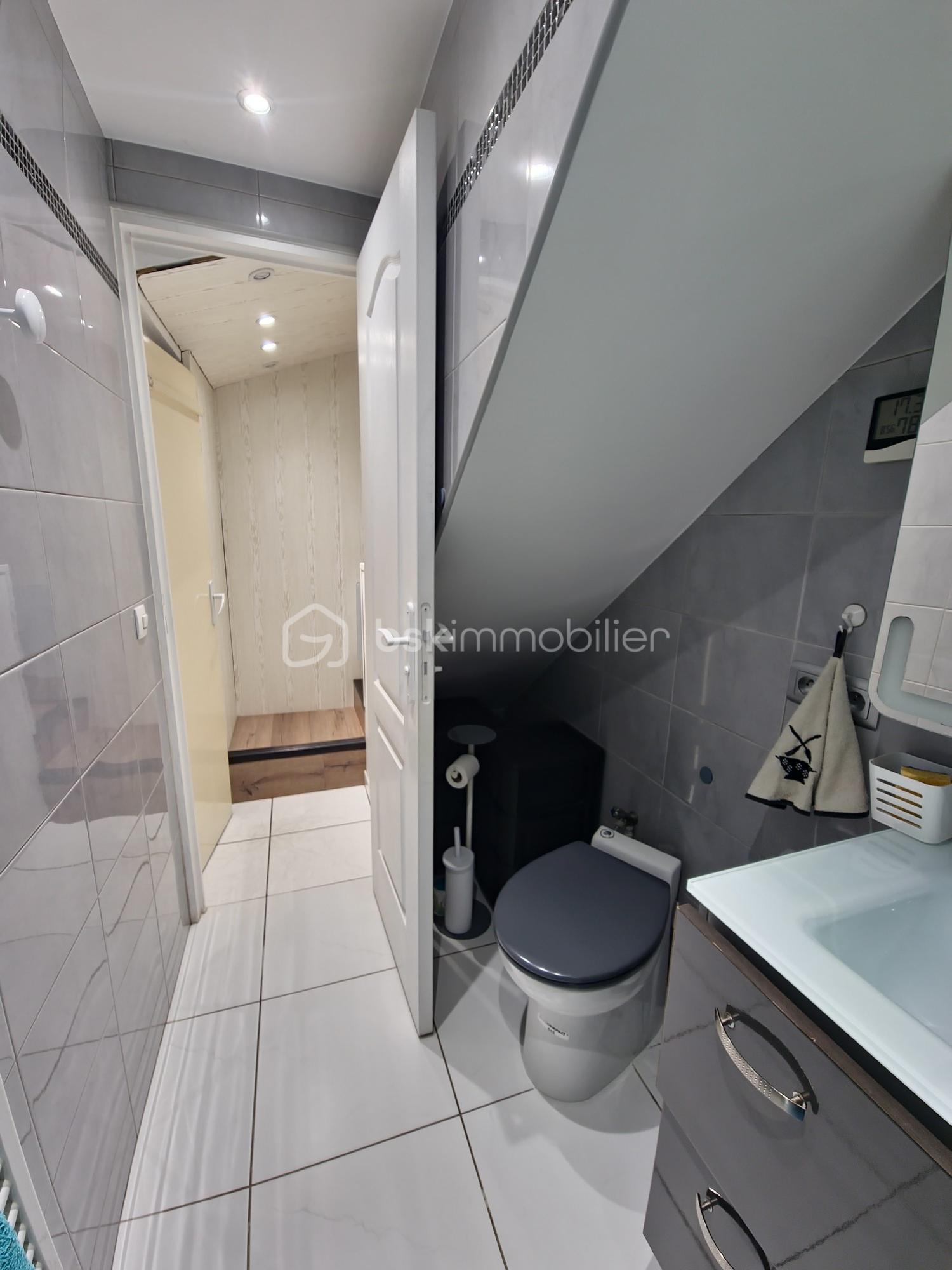 Maison de 107 m² - 7 SALLE D'EAU.jpg