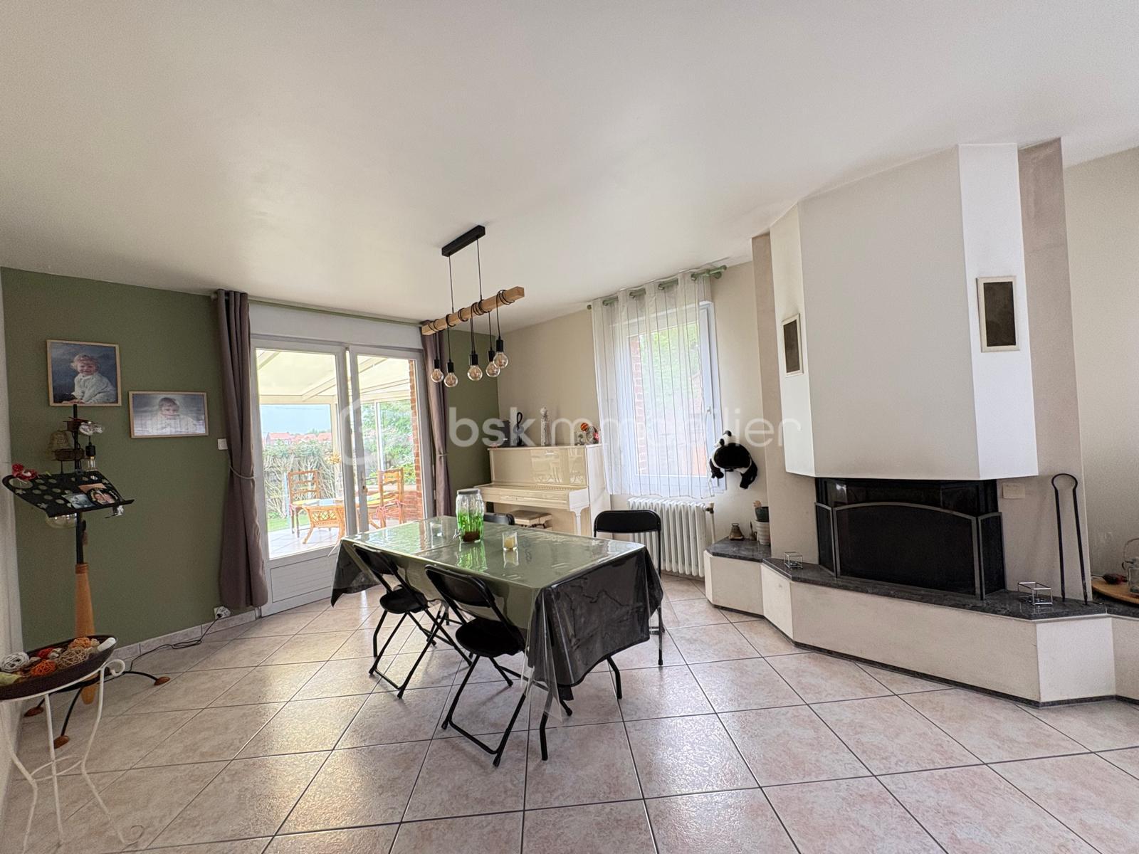 salle à manger cheminée.jpeg