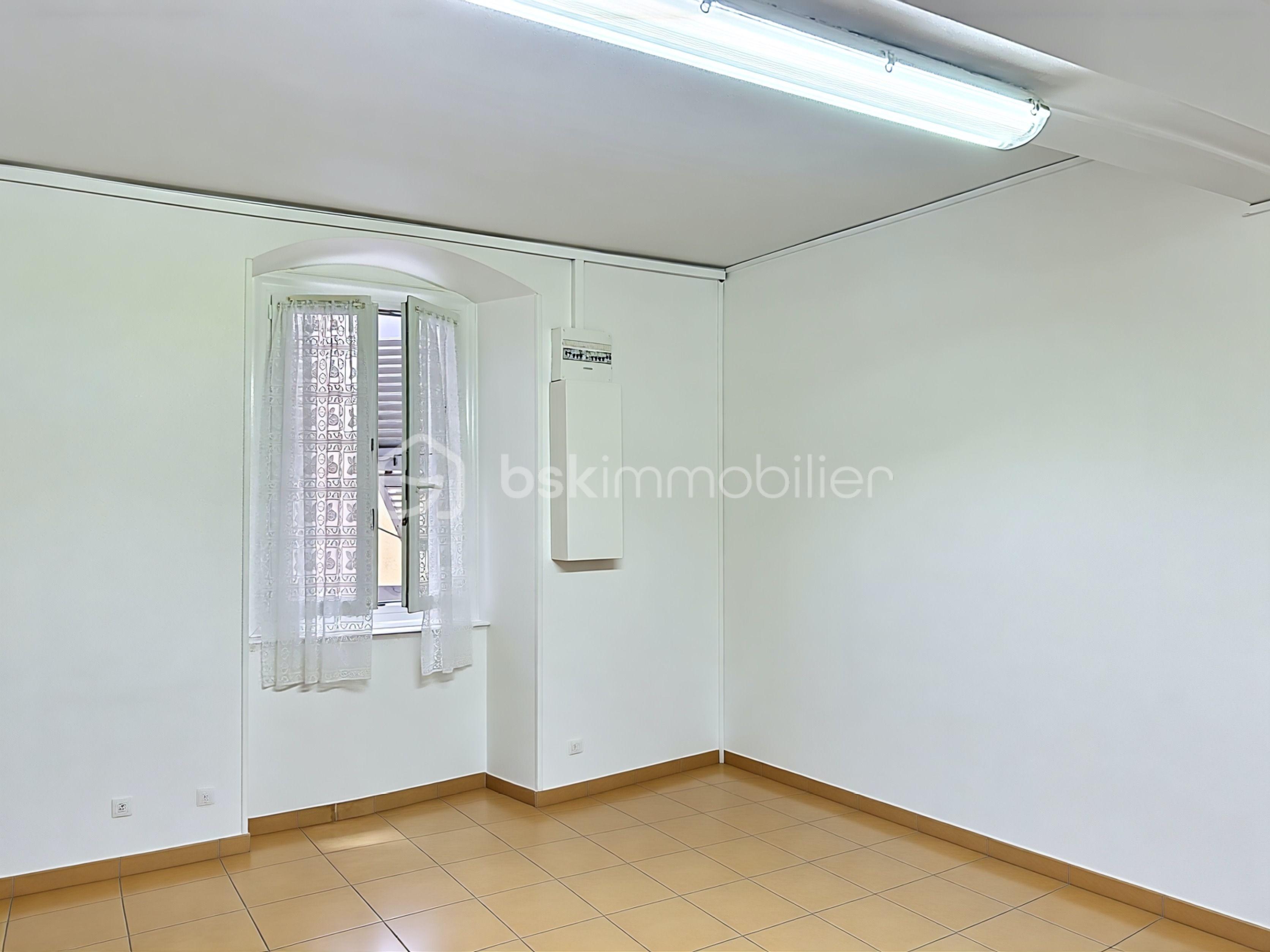Appartement de 82 m² - CUISINE VIDE 1.jpg