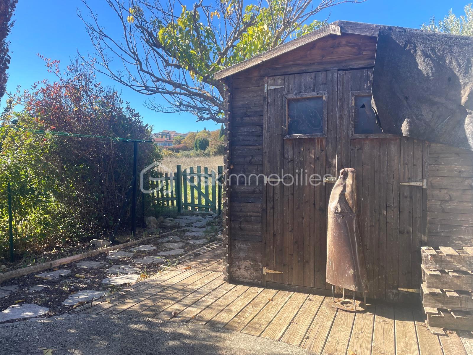 cabanon et extérieur ouest.jpeg