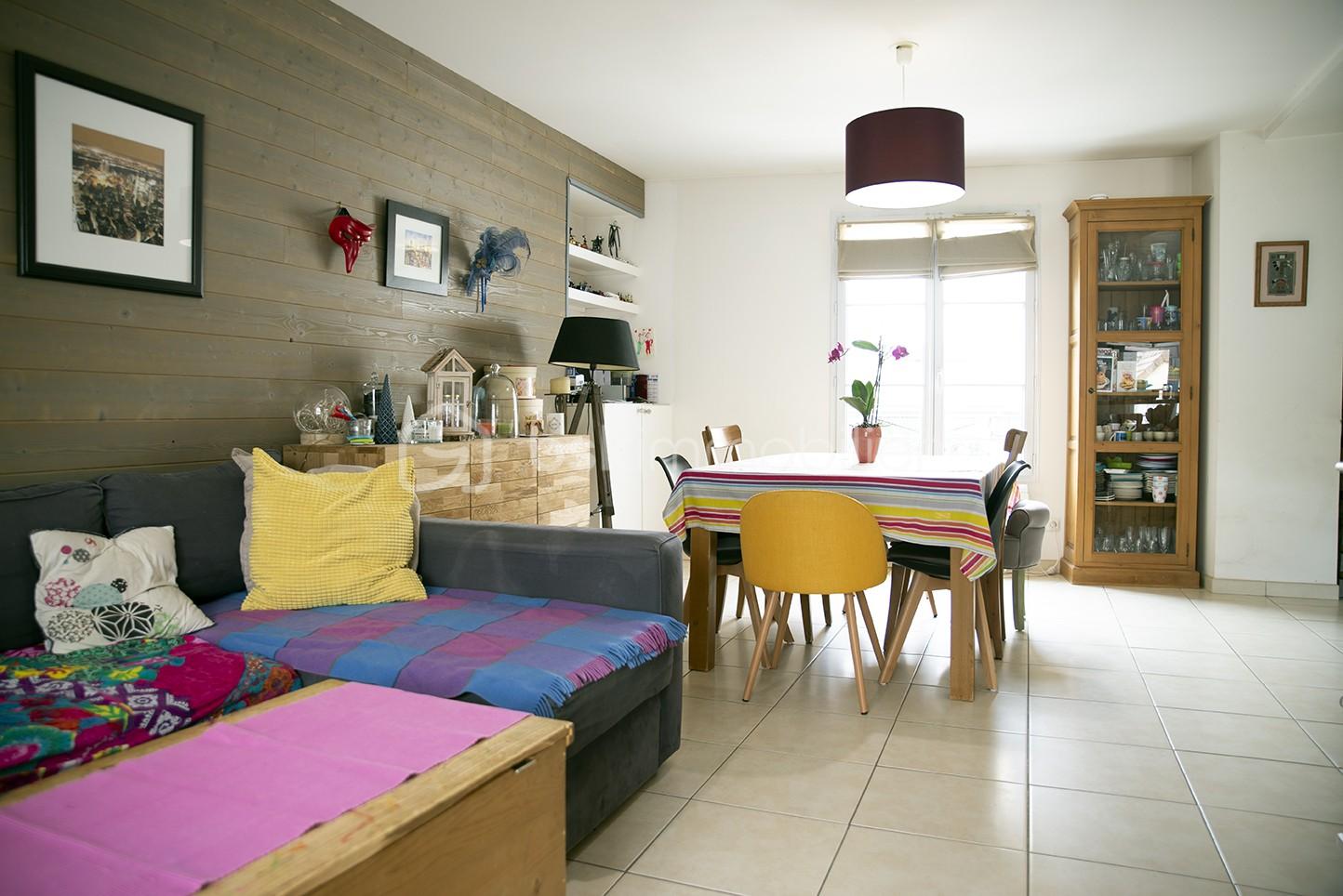 Duplex de 80 m² - thumbnail_01-PHOTOS MAISON-2025-Salon-2-1.jpg