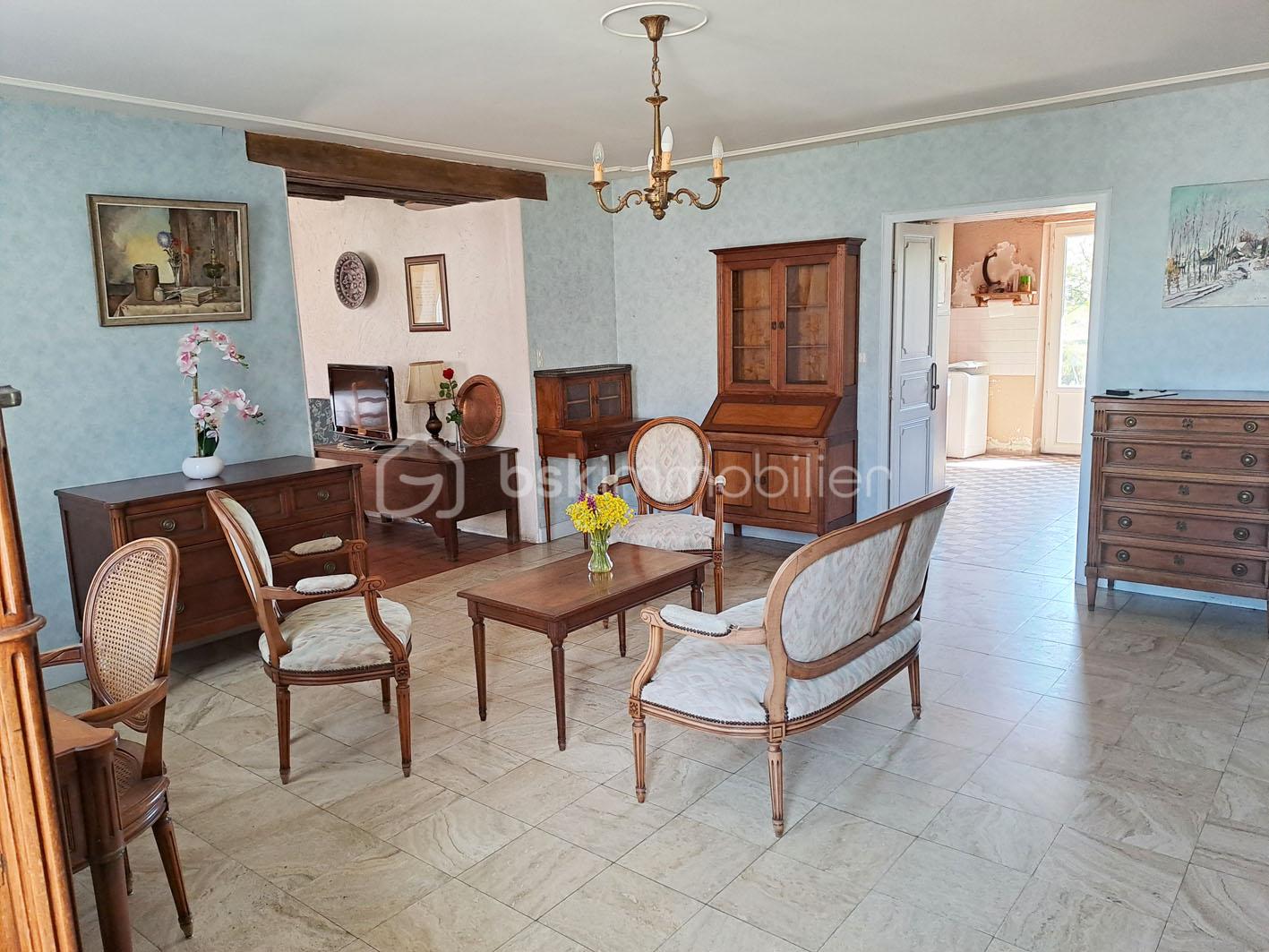 Maison en pierre de 151 m² - 05 SALON 2.jpg