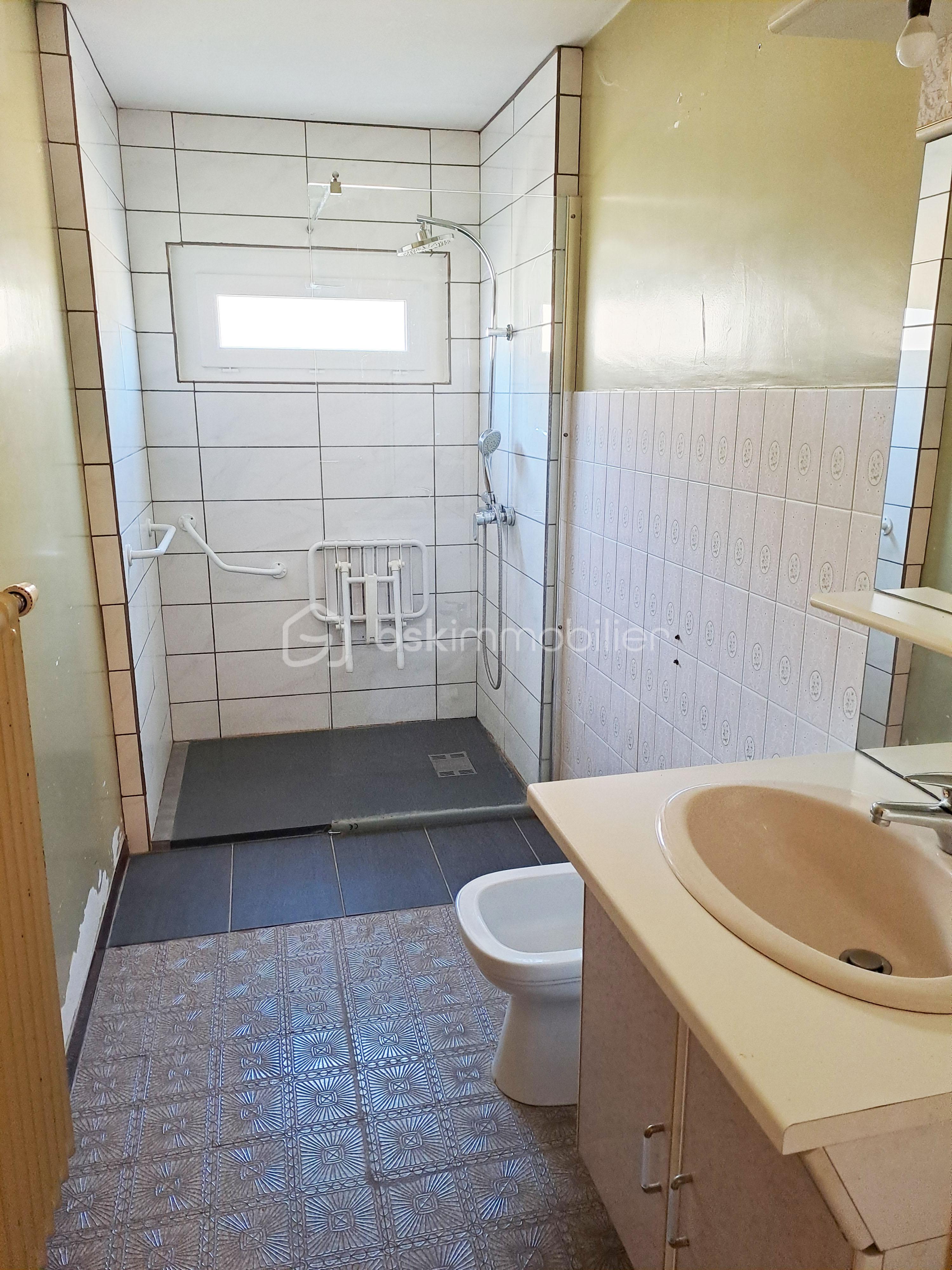 Maison en pierre de 151 m² - SALLE D'EAU.jpg