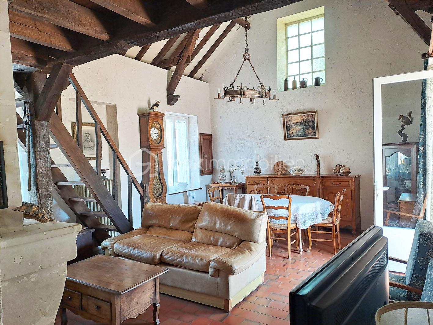 Maison en pierre de 151 m² - 06 SALLE A MANGER 1.jpg