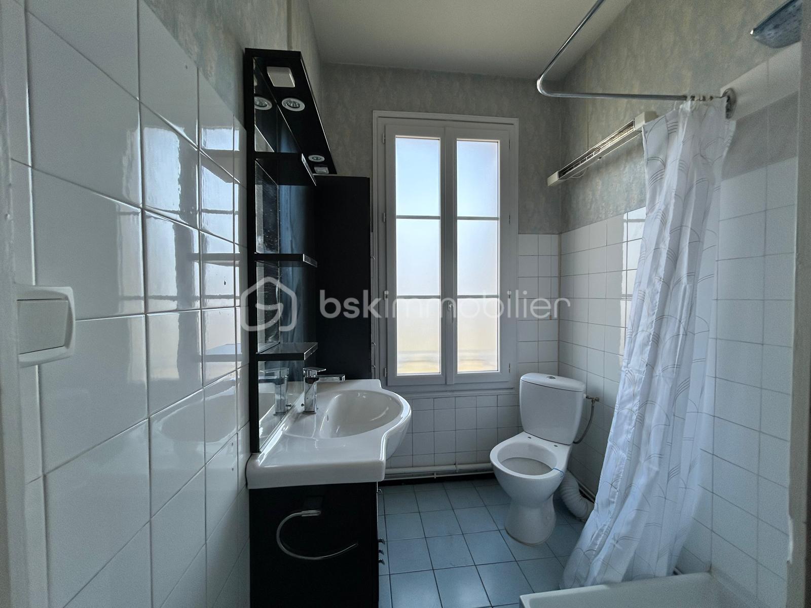 Maison en pierre de 201 m² - SDBET WC ETAGE.jpg