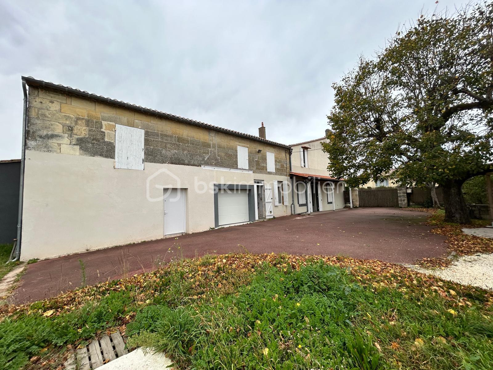 Maison en pierre de 201 m² - ext5.jpg