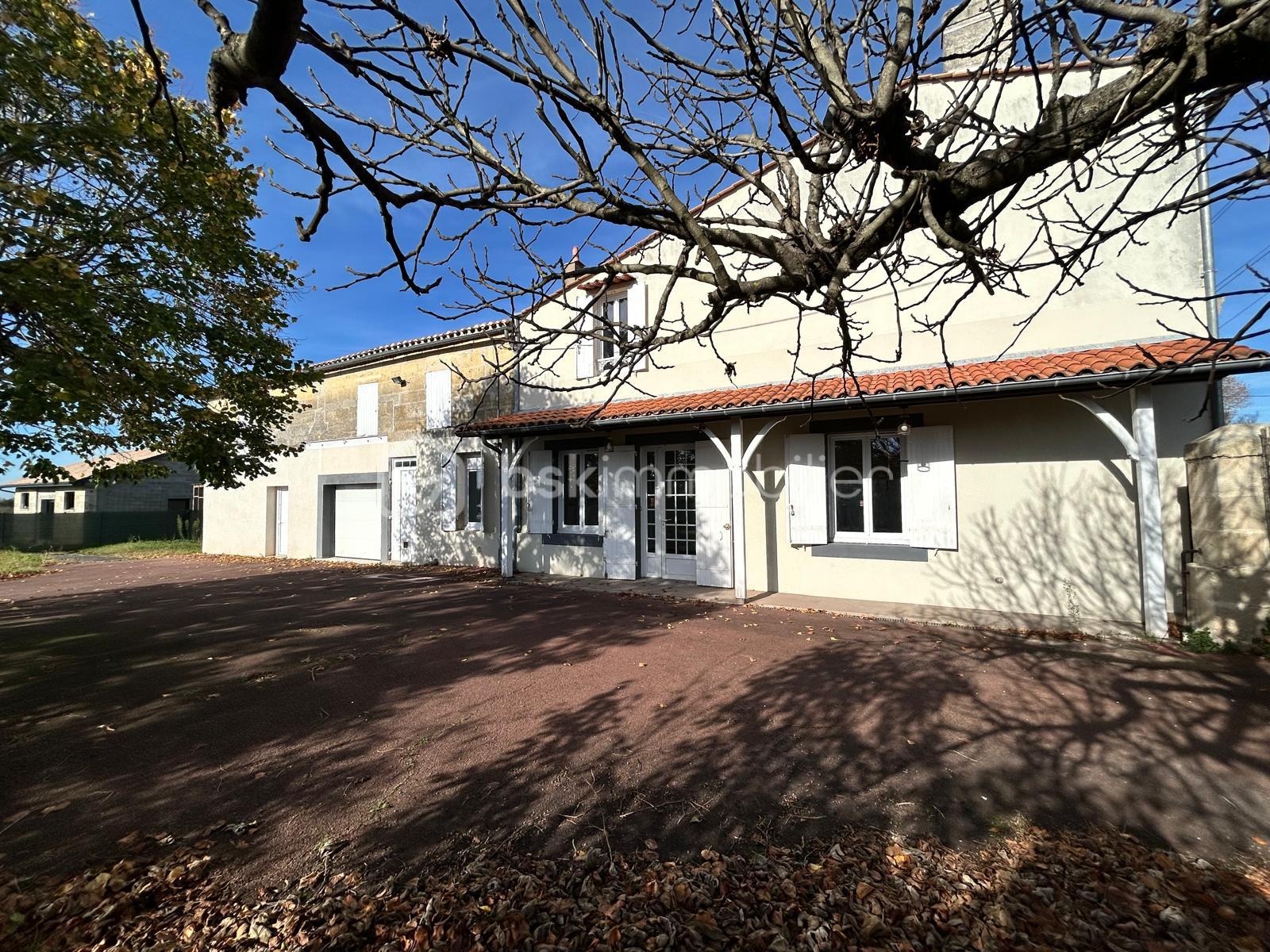 Maison en pierre de 201 m² - 222.jpg