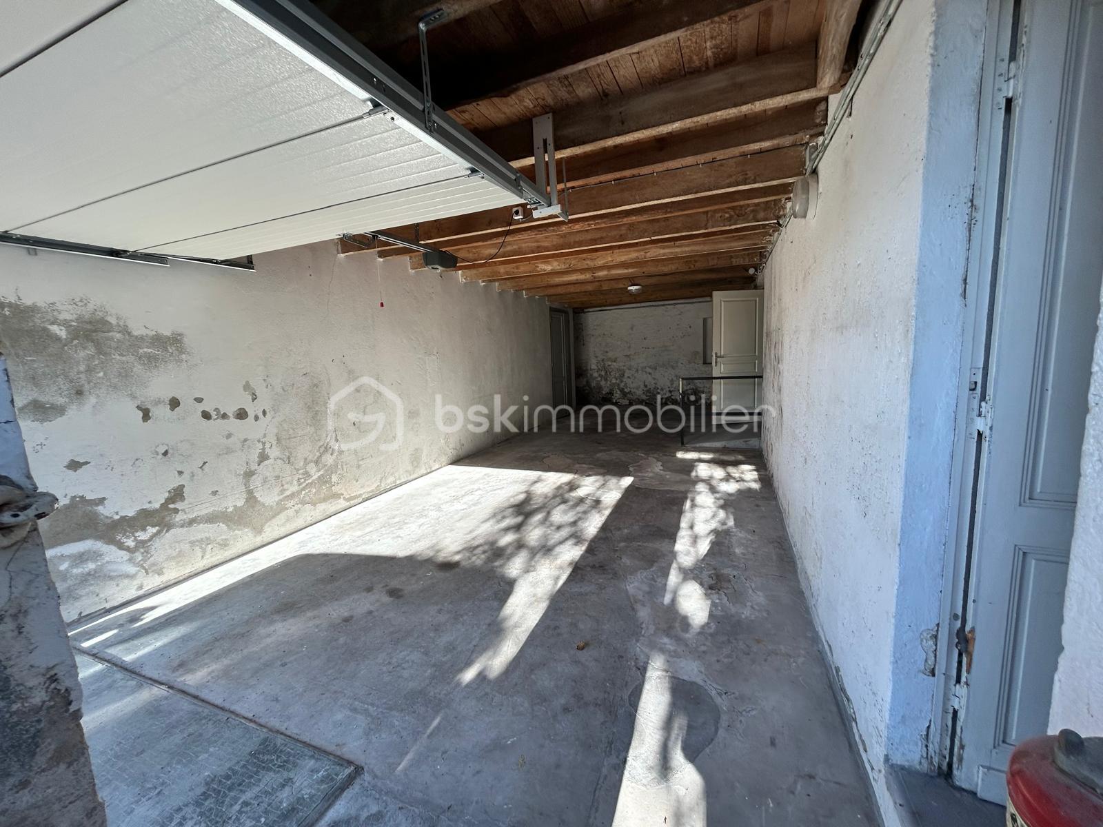 Maison en pierre de 201 m² - GARAGE1.jpg