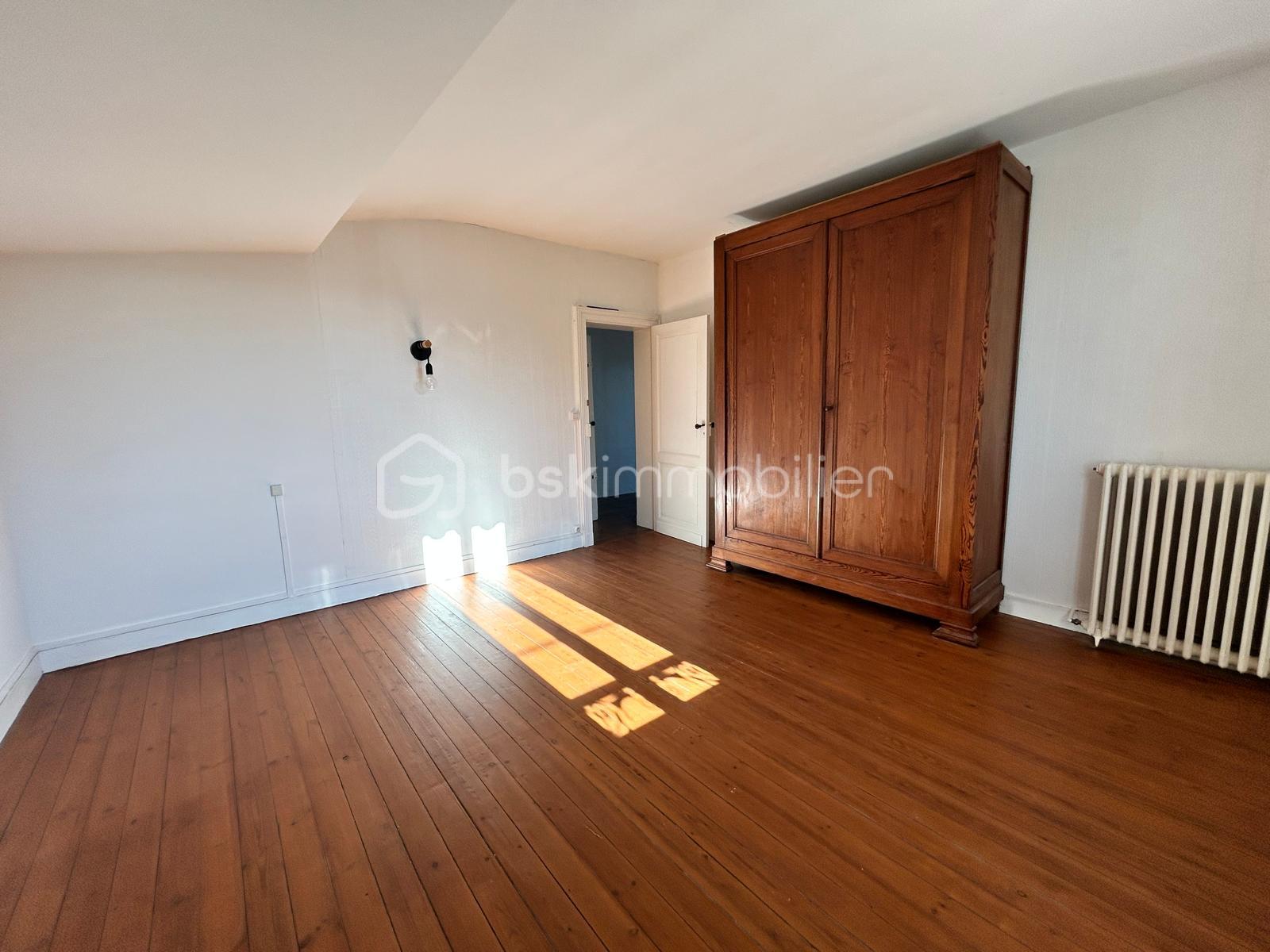 Maison en pierre de 201 m² - CH01.jpg