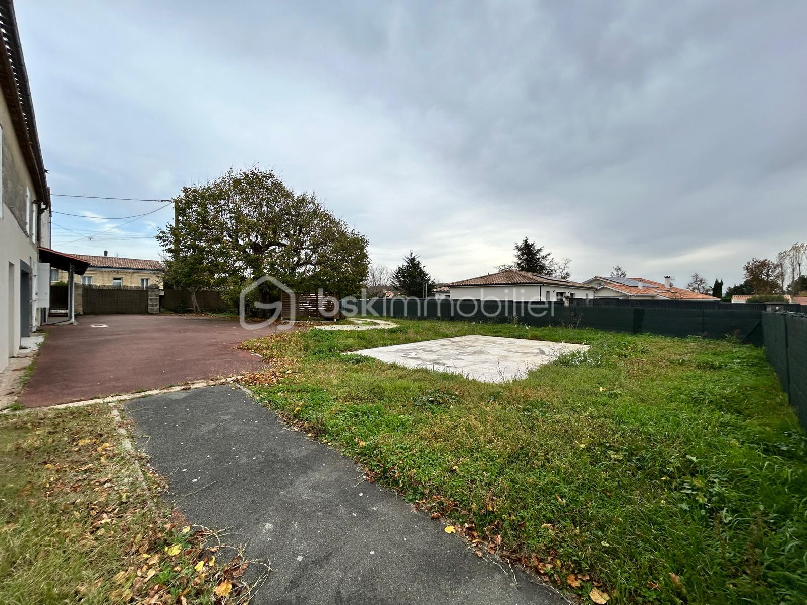 Maison en pierre de 201 m² - ext1.jpg