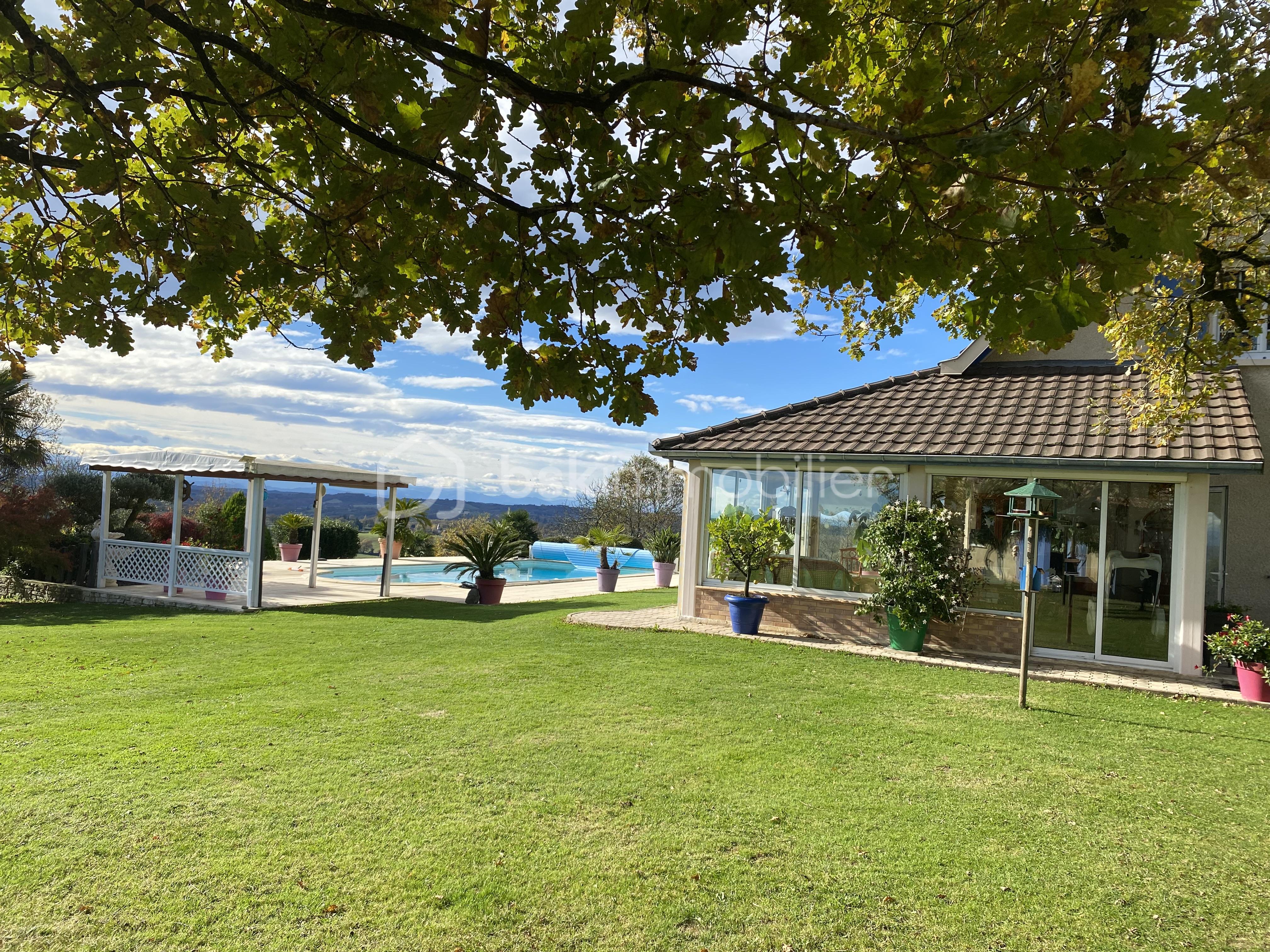 Maison traditionnelle de 305 m²