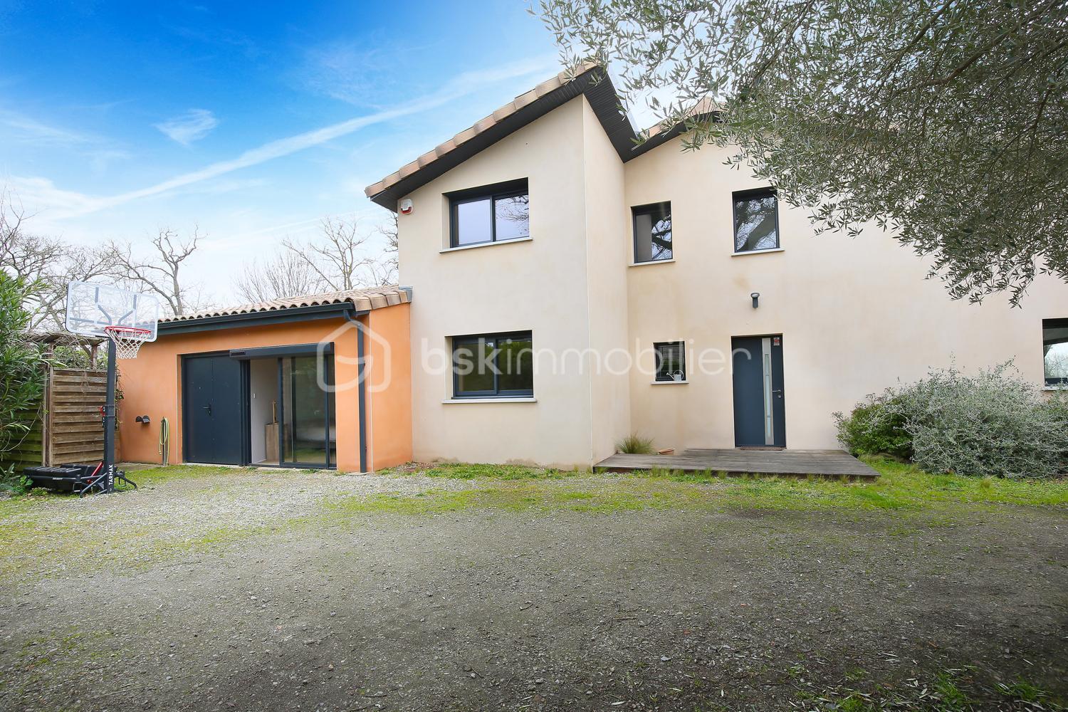 Maison de 202,77 m² - web 00 - Extérieur avant 02.jpg