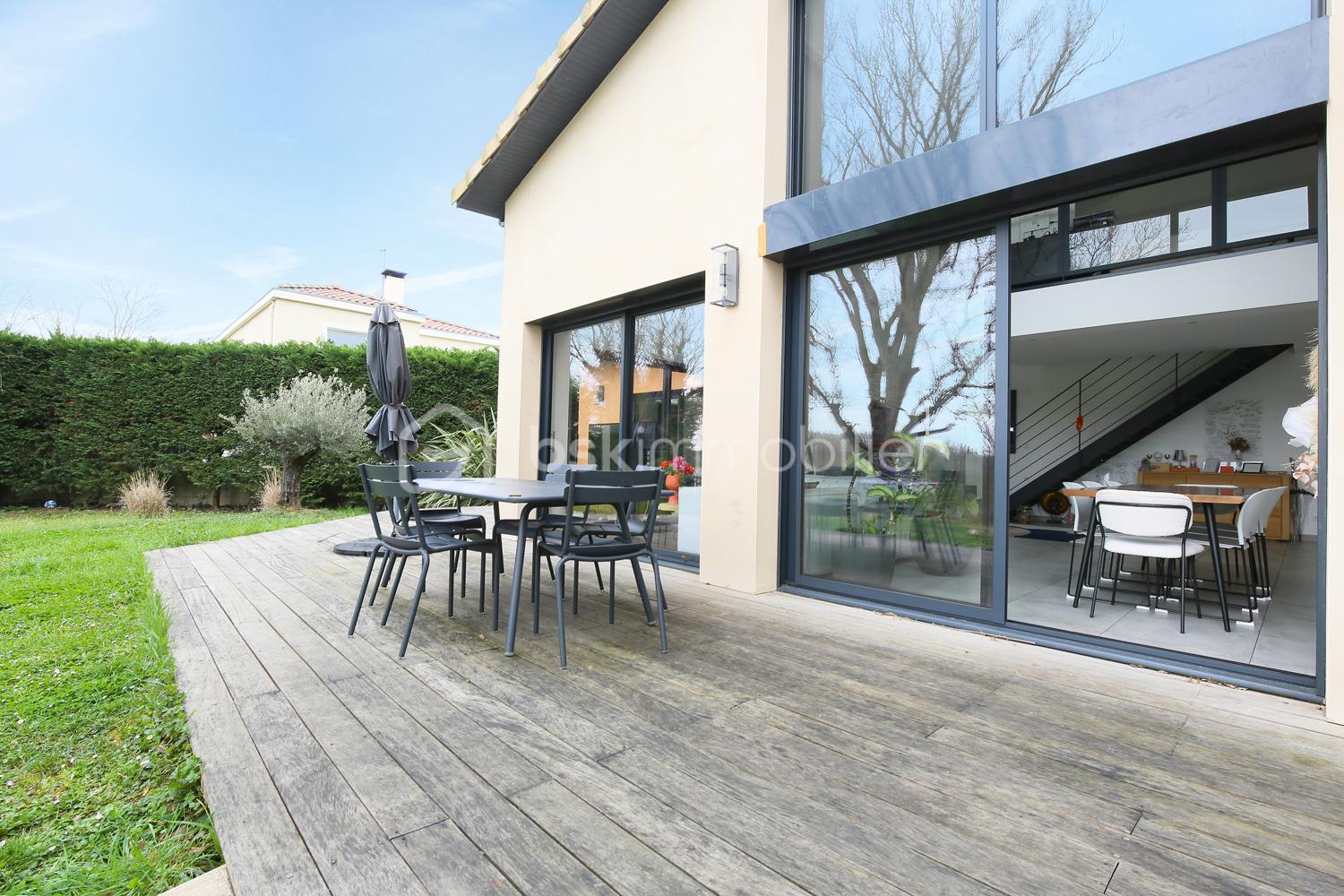 Maison de 202,77 m² - web 06 - Extérieur 02.jpg