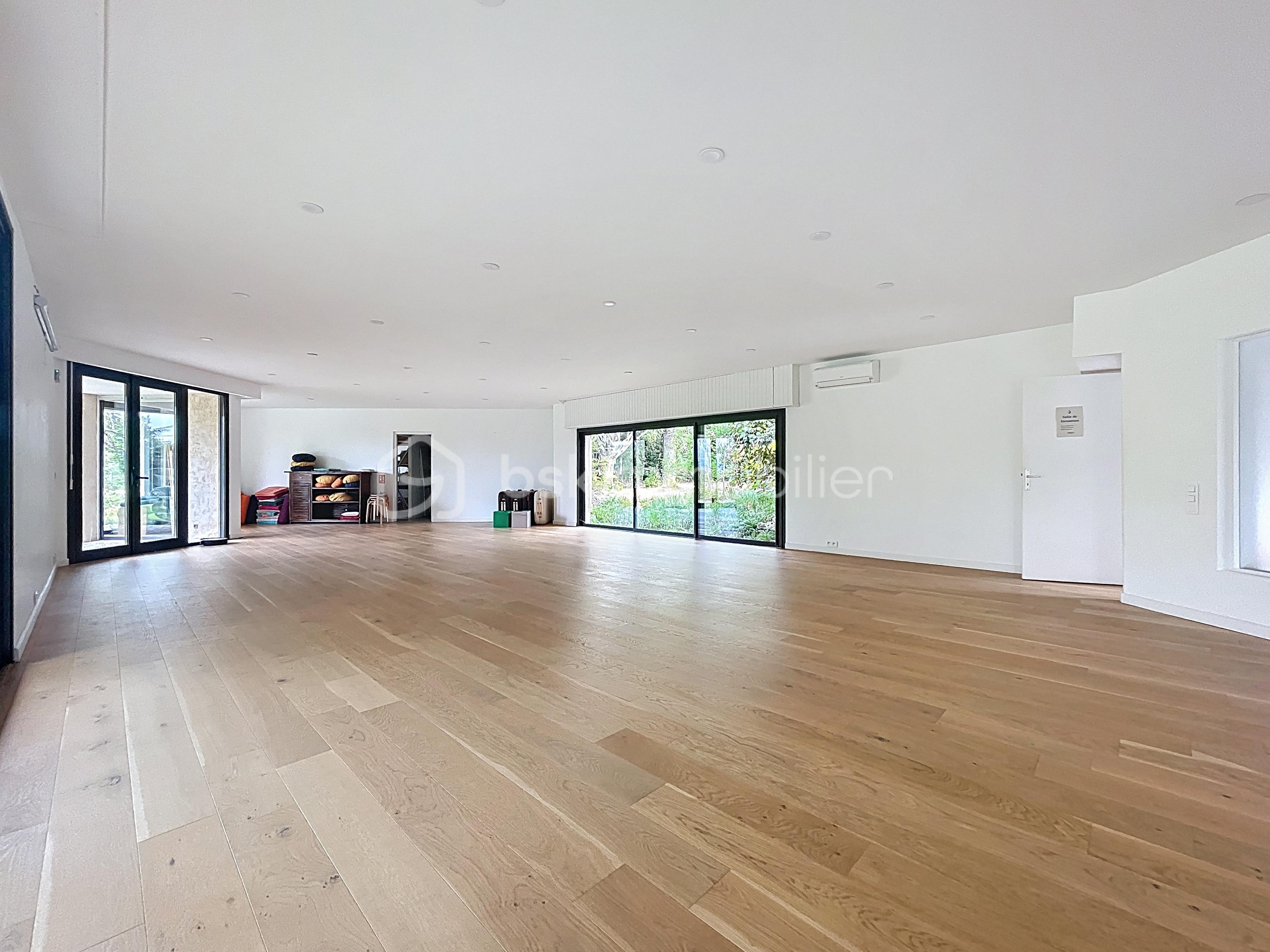 Local d activites de 430 m² - 3.jpg