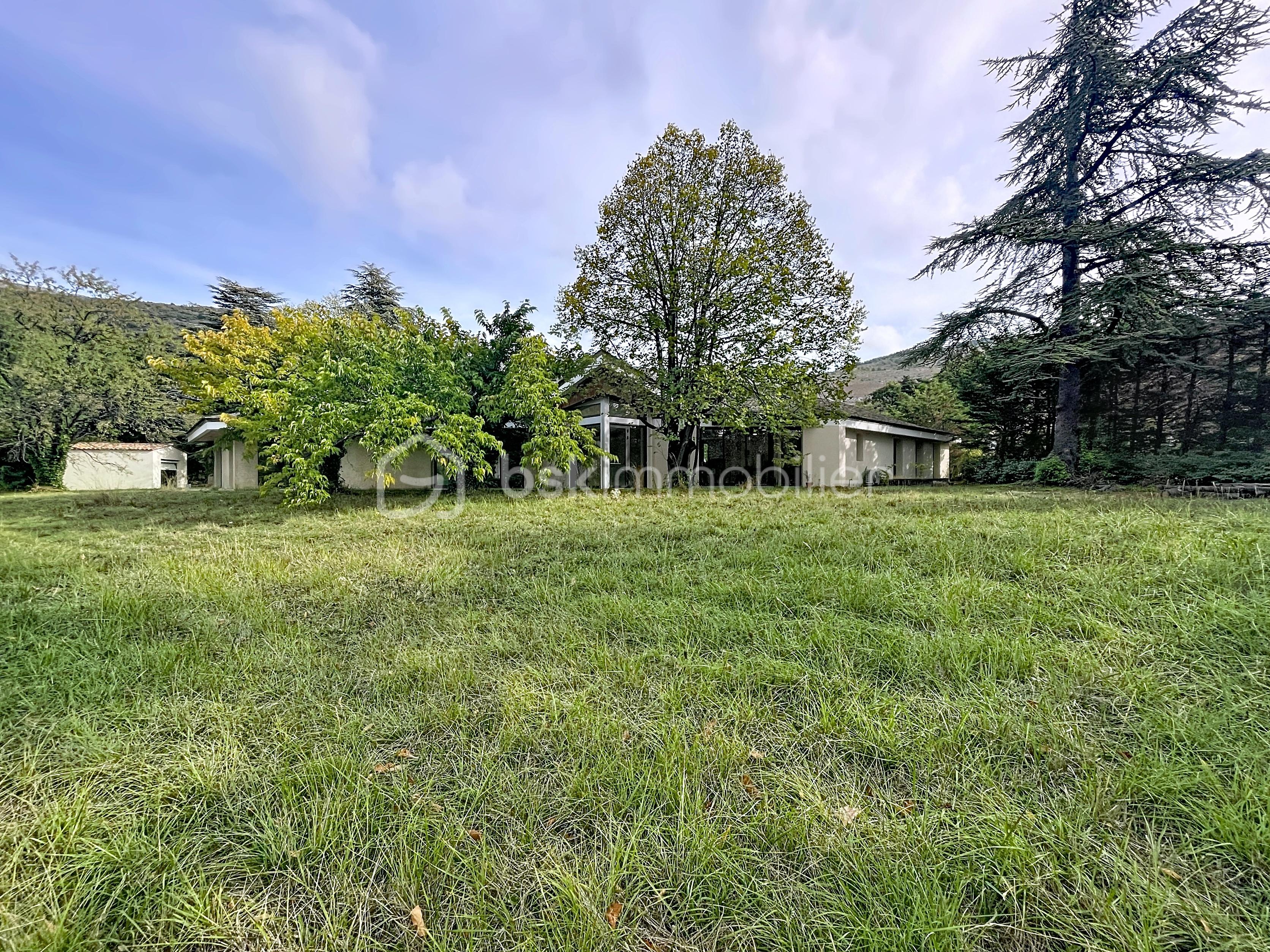 Local d activites de 430 m² - 1.jpg